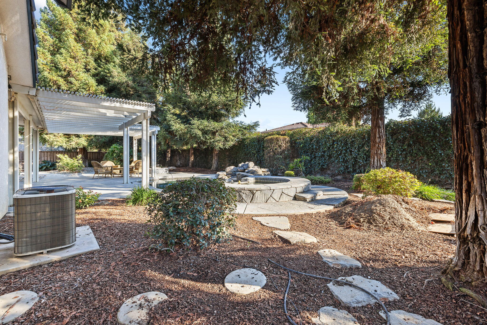 2637 E Laura Ct, Visalia, CA 93292