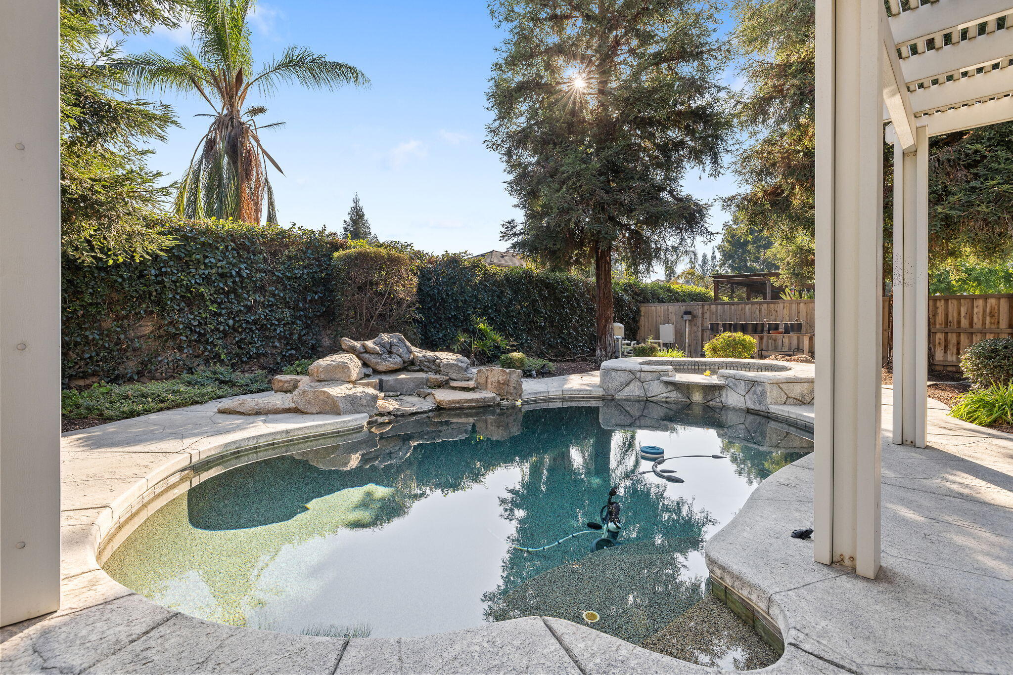 2637 E Laura Ct, Visalia, CA 93292