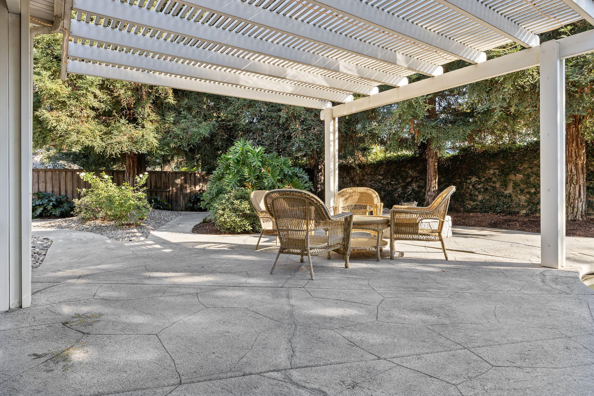 2637 E Laura Ct, Visalia, CA 93292