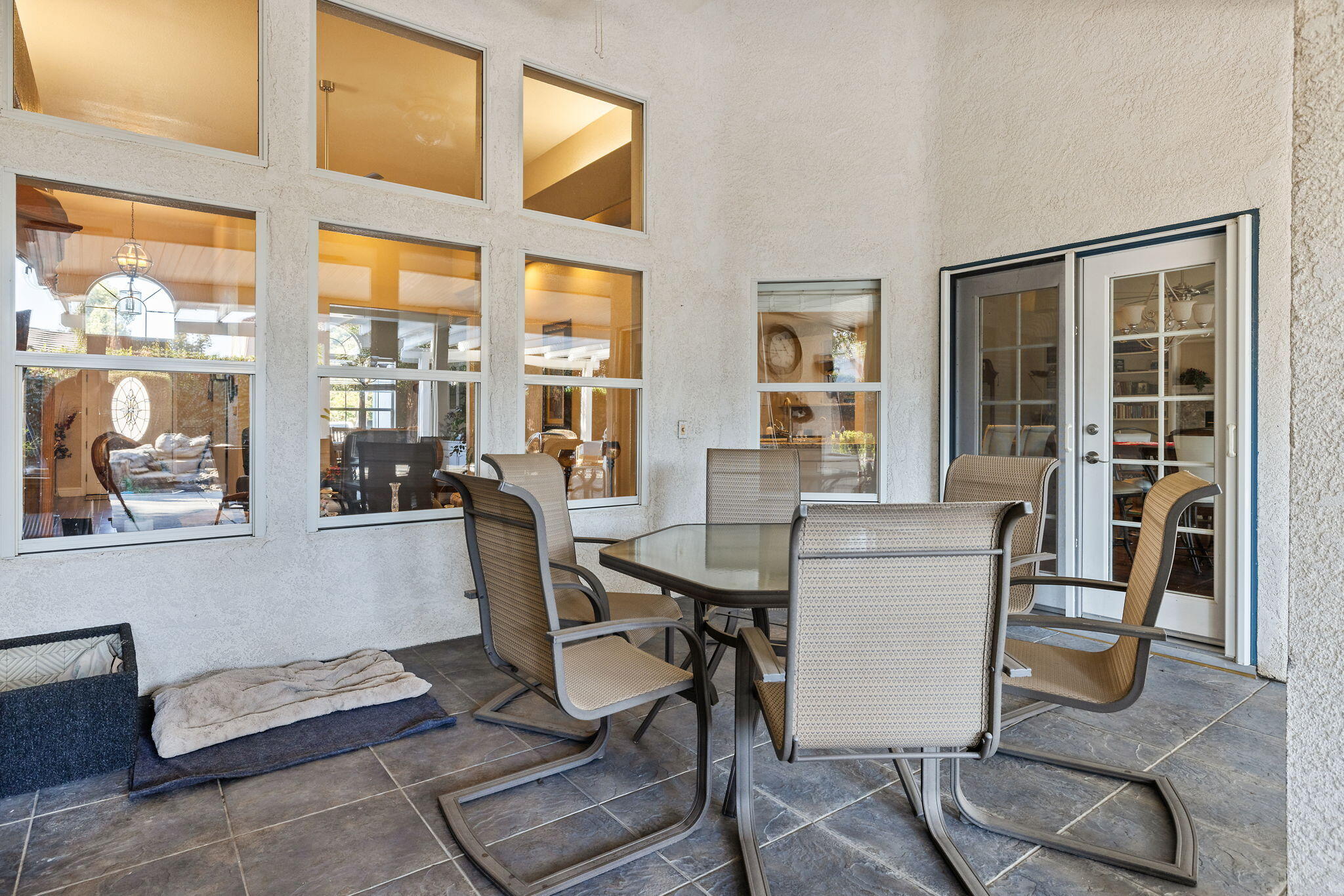 2637 E Laura Ct, Visalia, CA 93292