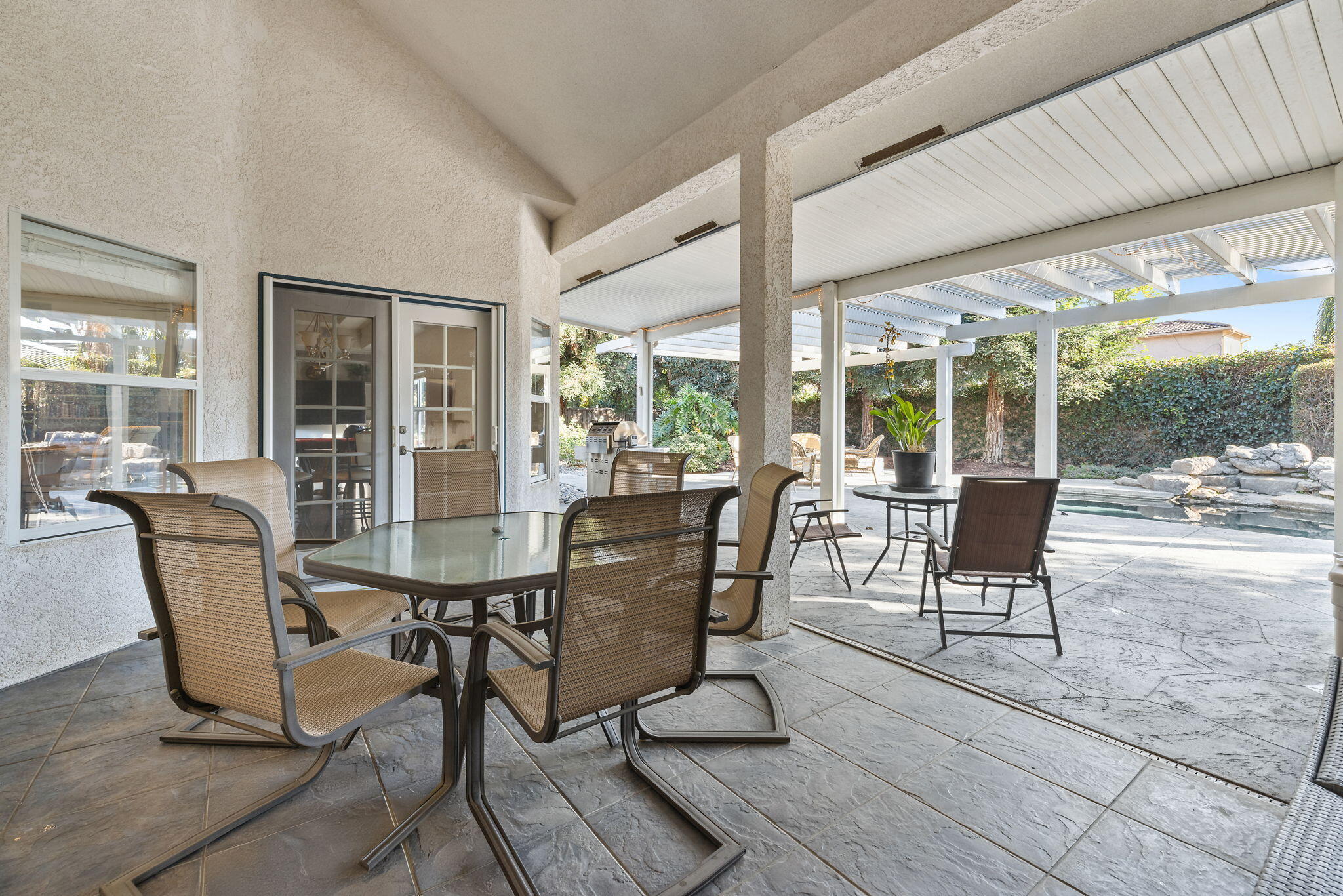 2637 E Laura Ct, Visalia, CA 93292