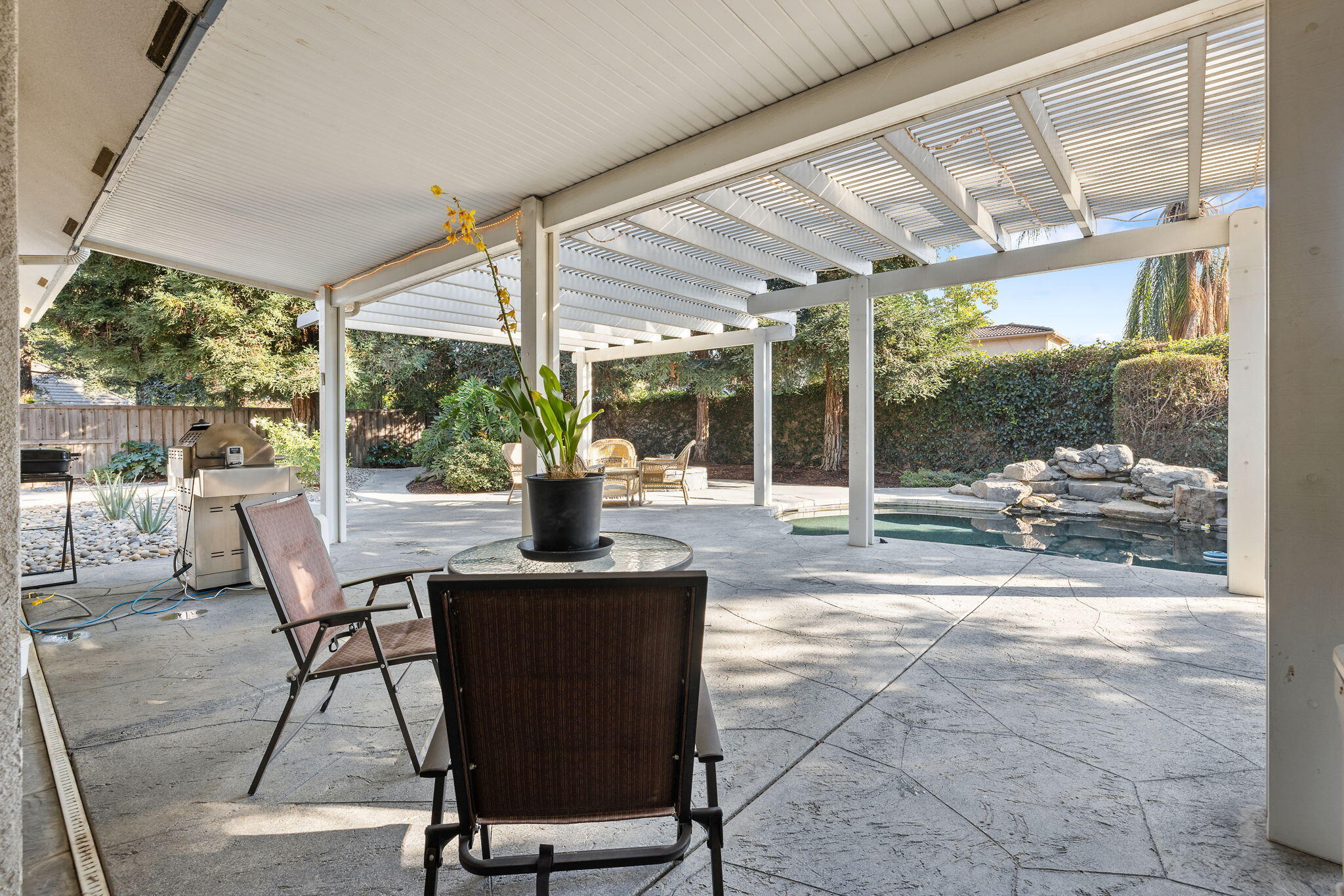 2637 E Laura Ct, Visalia, CA 93292