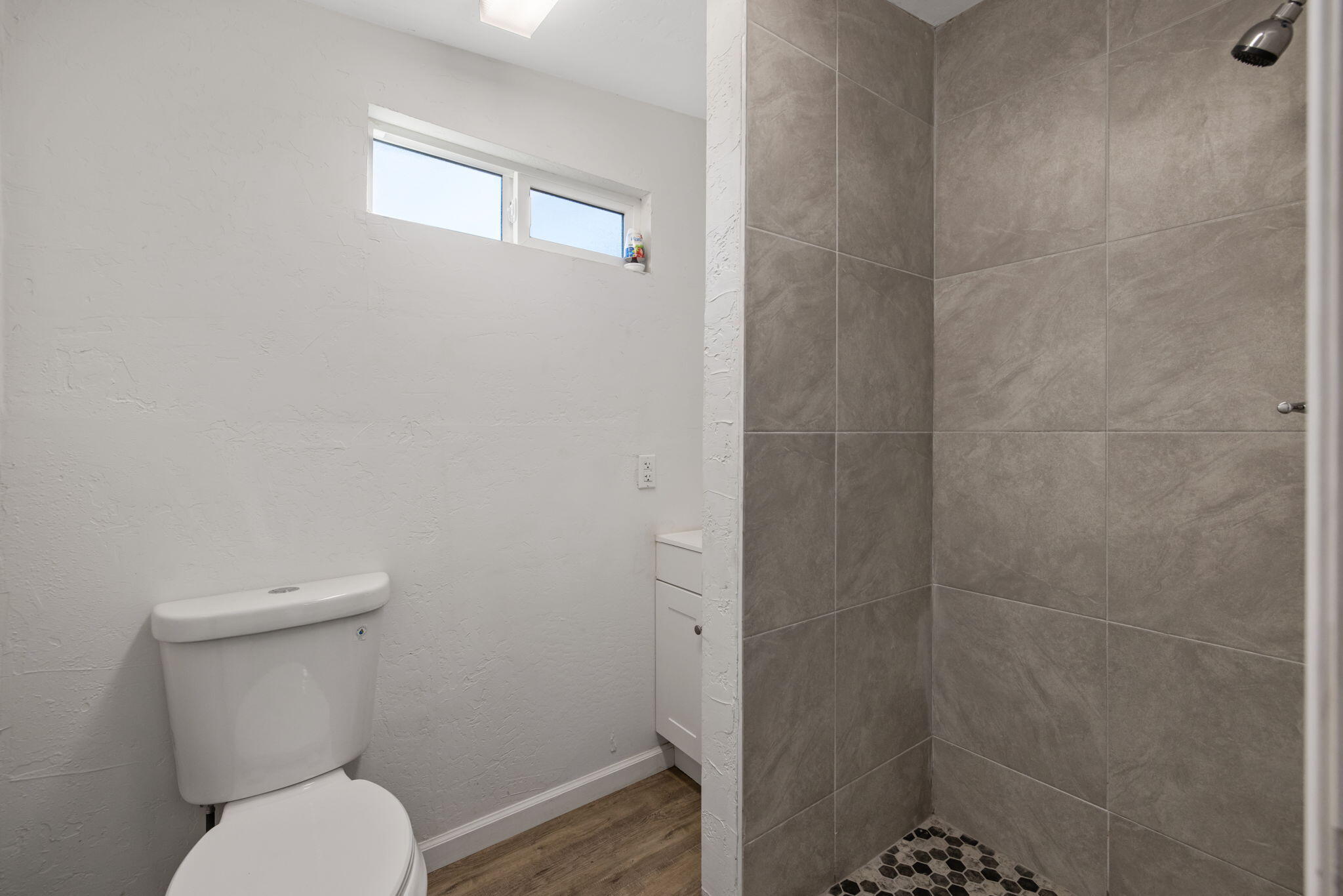 9893 Vista Ave, Hanford, CA 93230