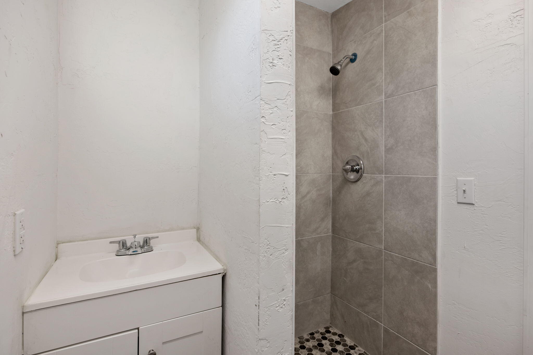 9893 Vista Ave, Hanford, CA 93230