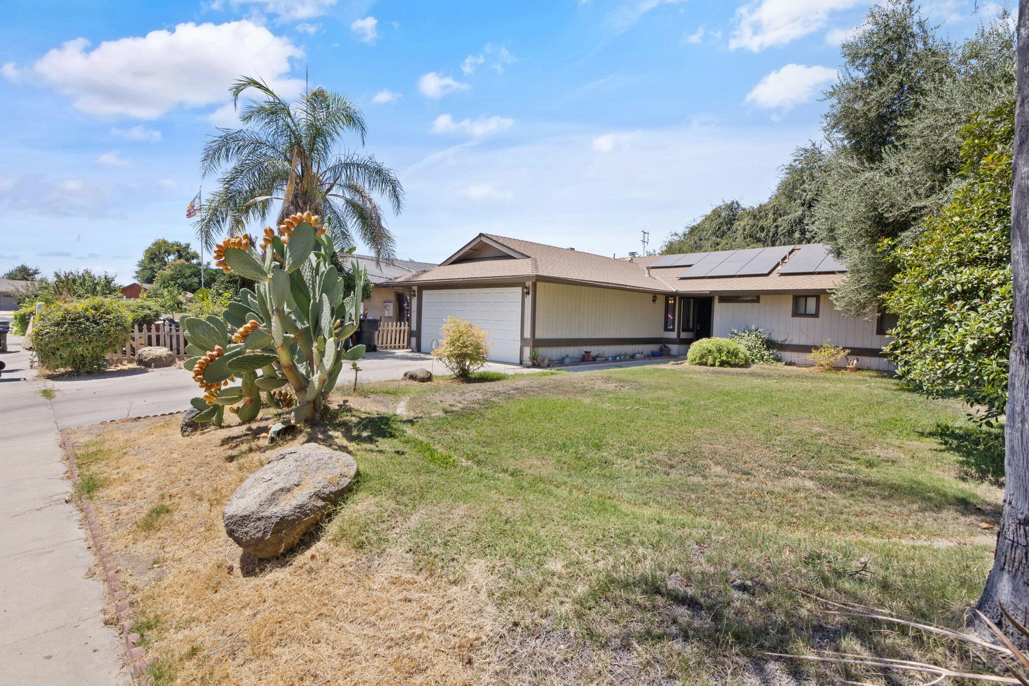 849 S Cindy St, Visalia, CA 93277