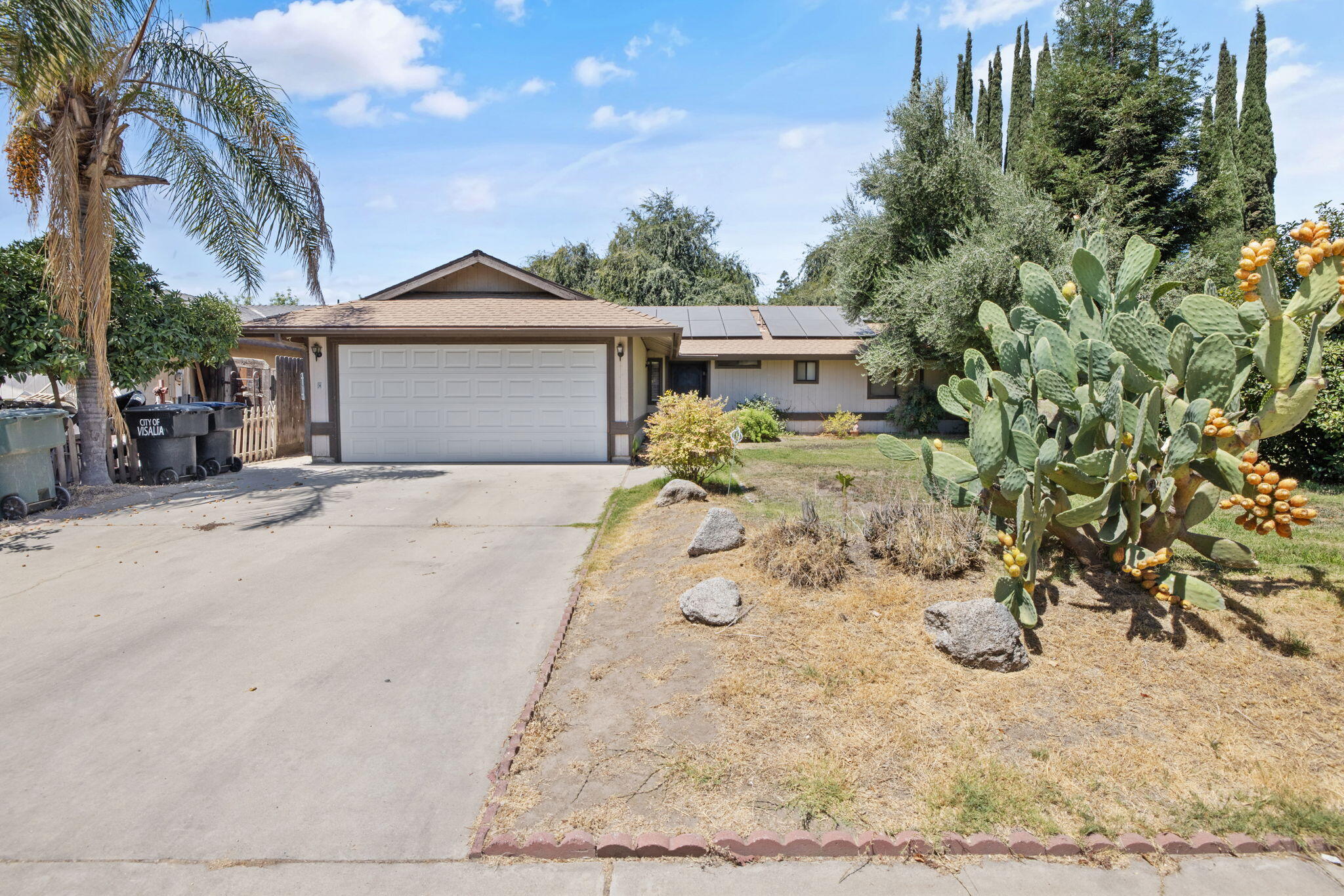 849 S Cindy St, Visalia, CA 93277