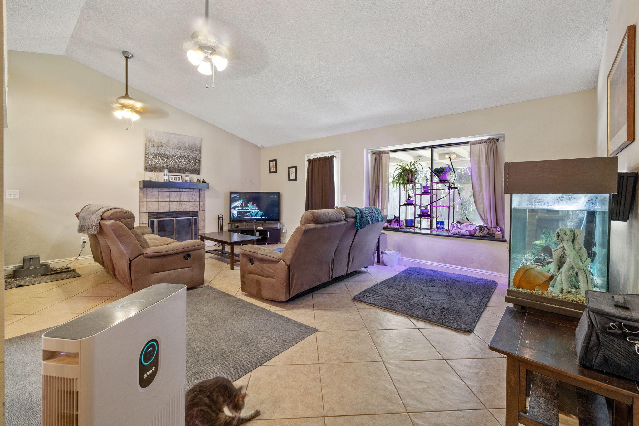 849 S Cindy St, Visalia, CA 93277