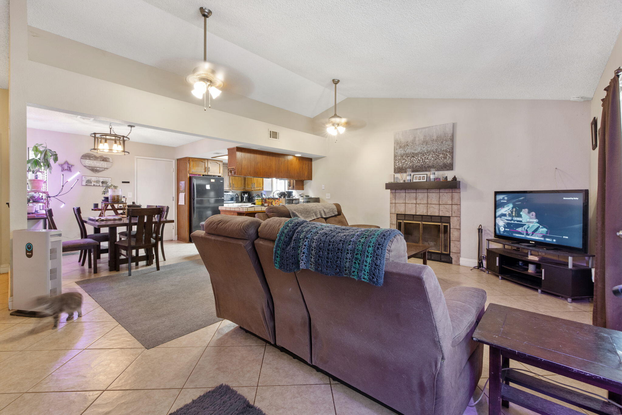 849 S Cindy St, Visalia, CA 93277