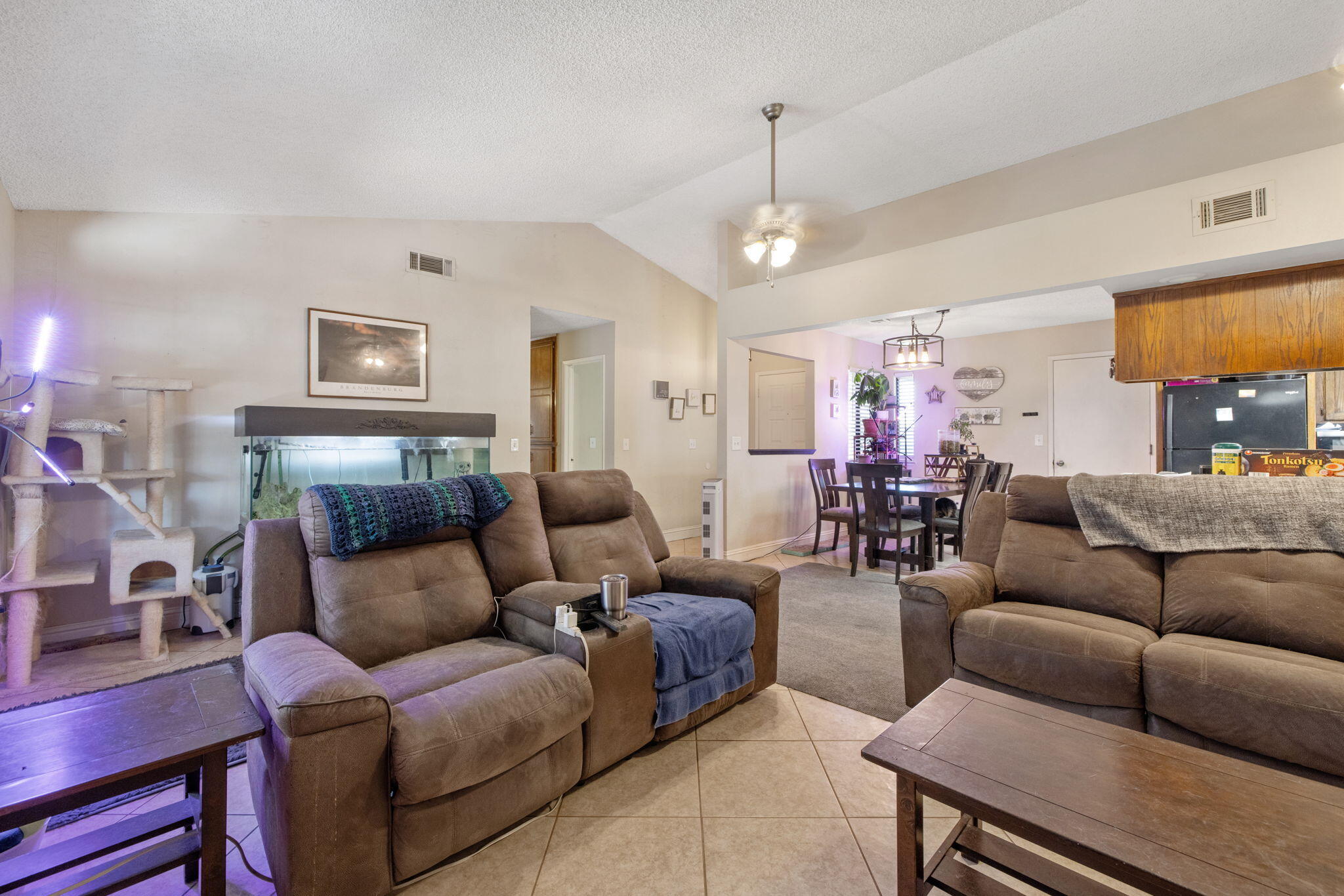 849 S Cindy St, Visalia, CA 93277