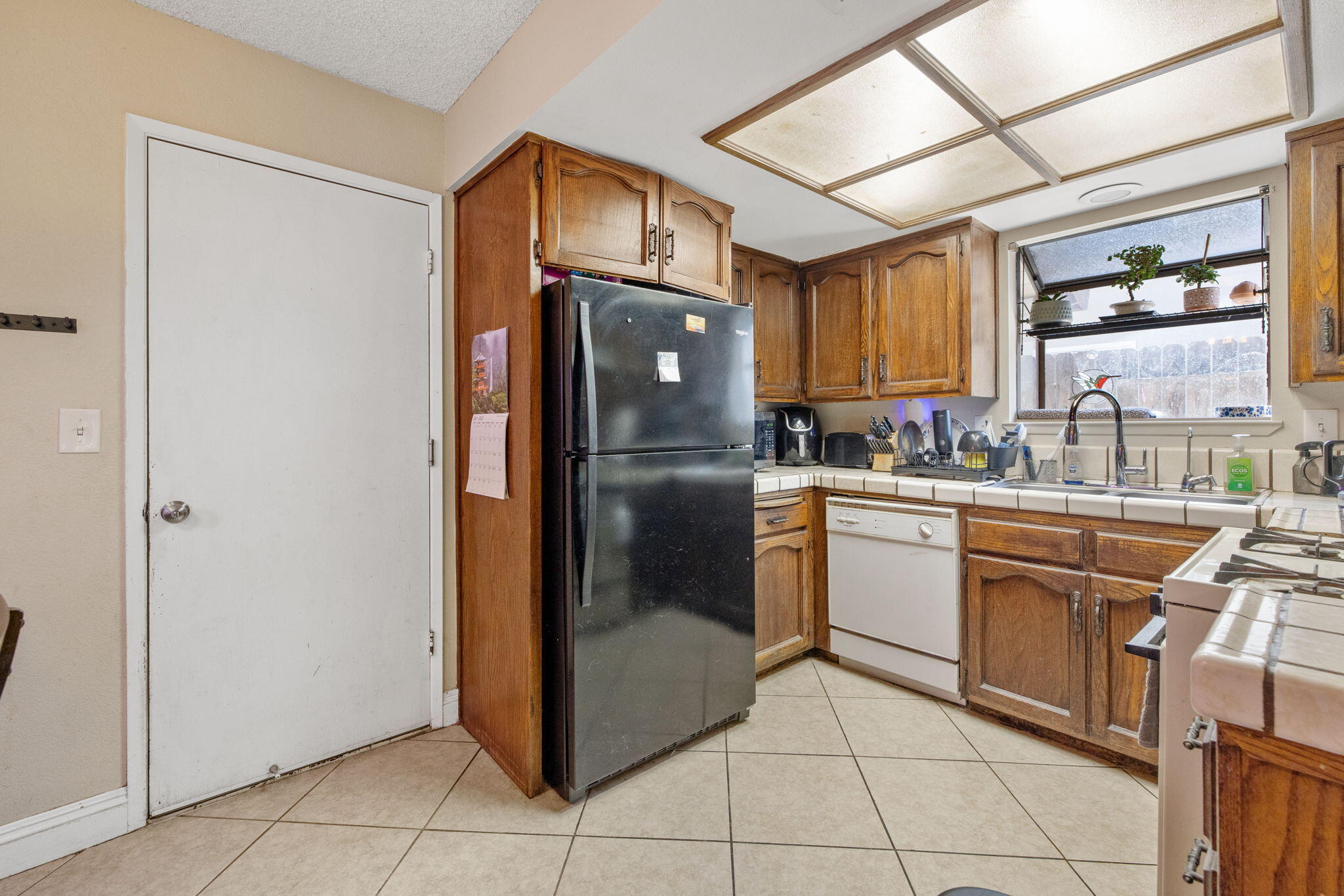 849 S Cindy St, Visalia, CA 93277