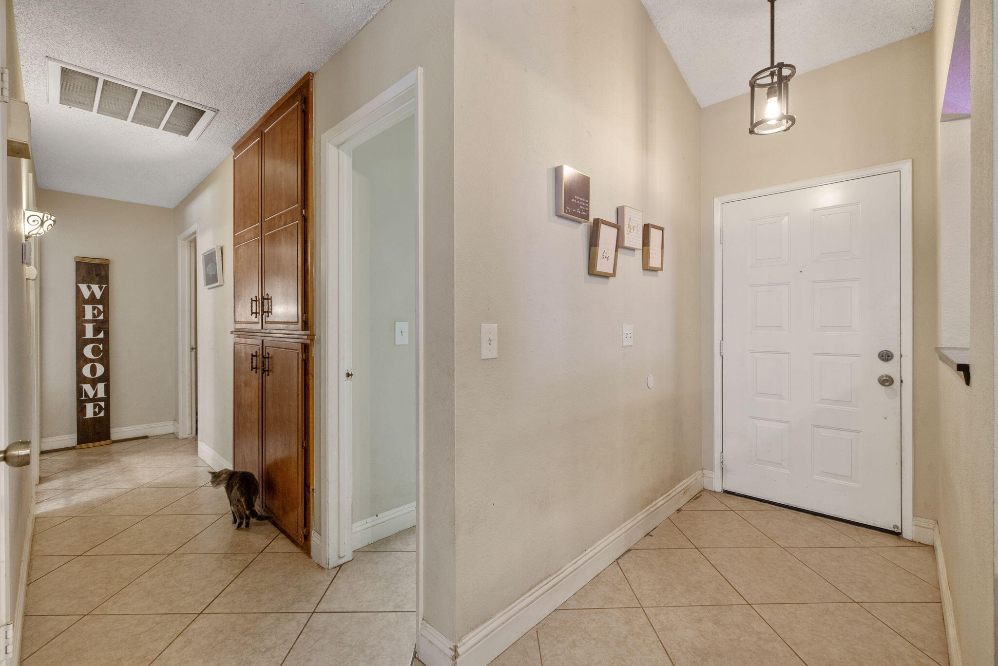 849 S Cindy St, Visalia, CA 93277