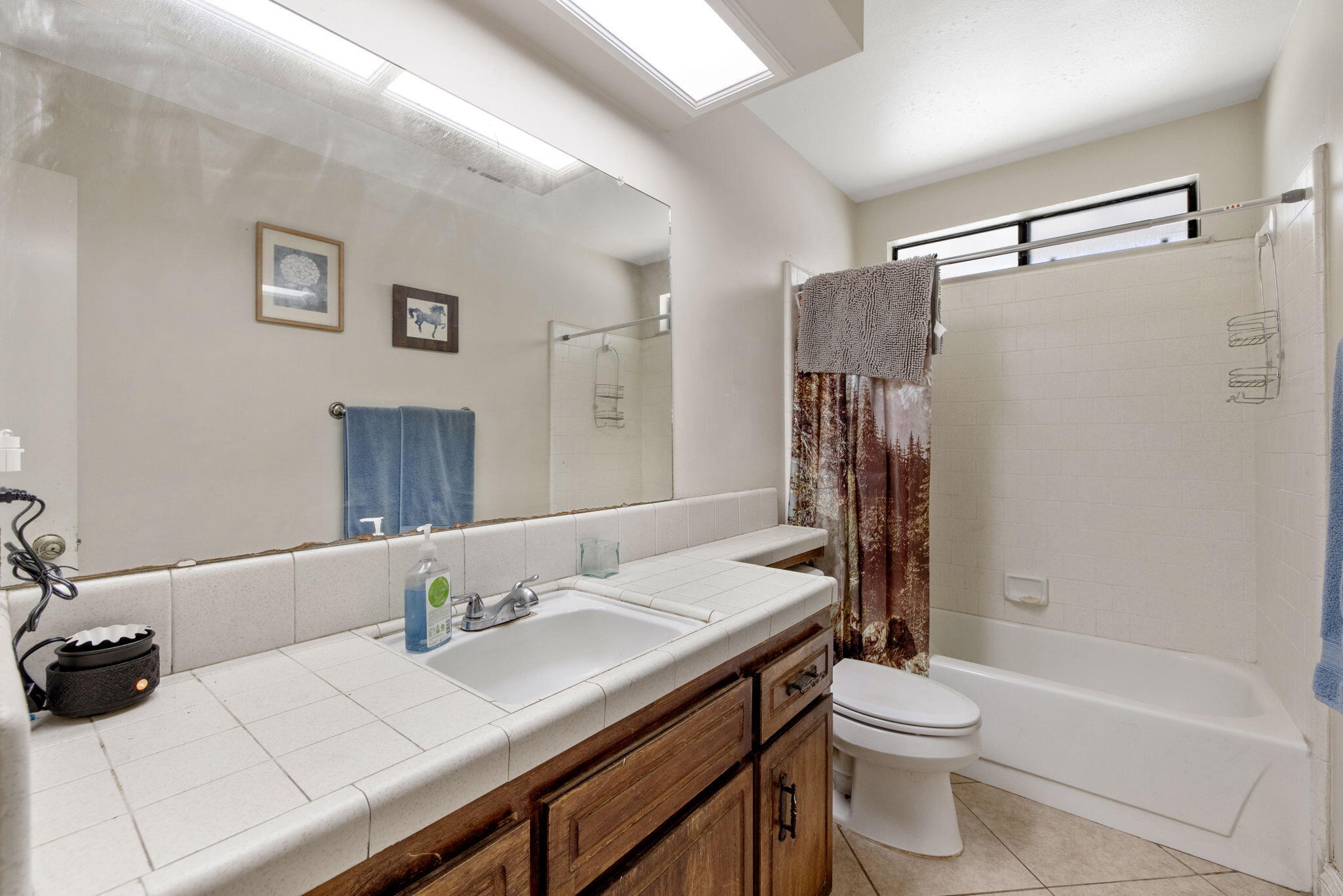 849 S Cindy St, Visalia, CA 93277