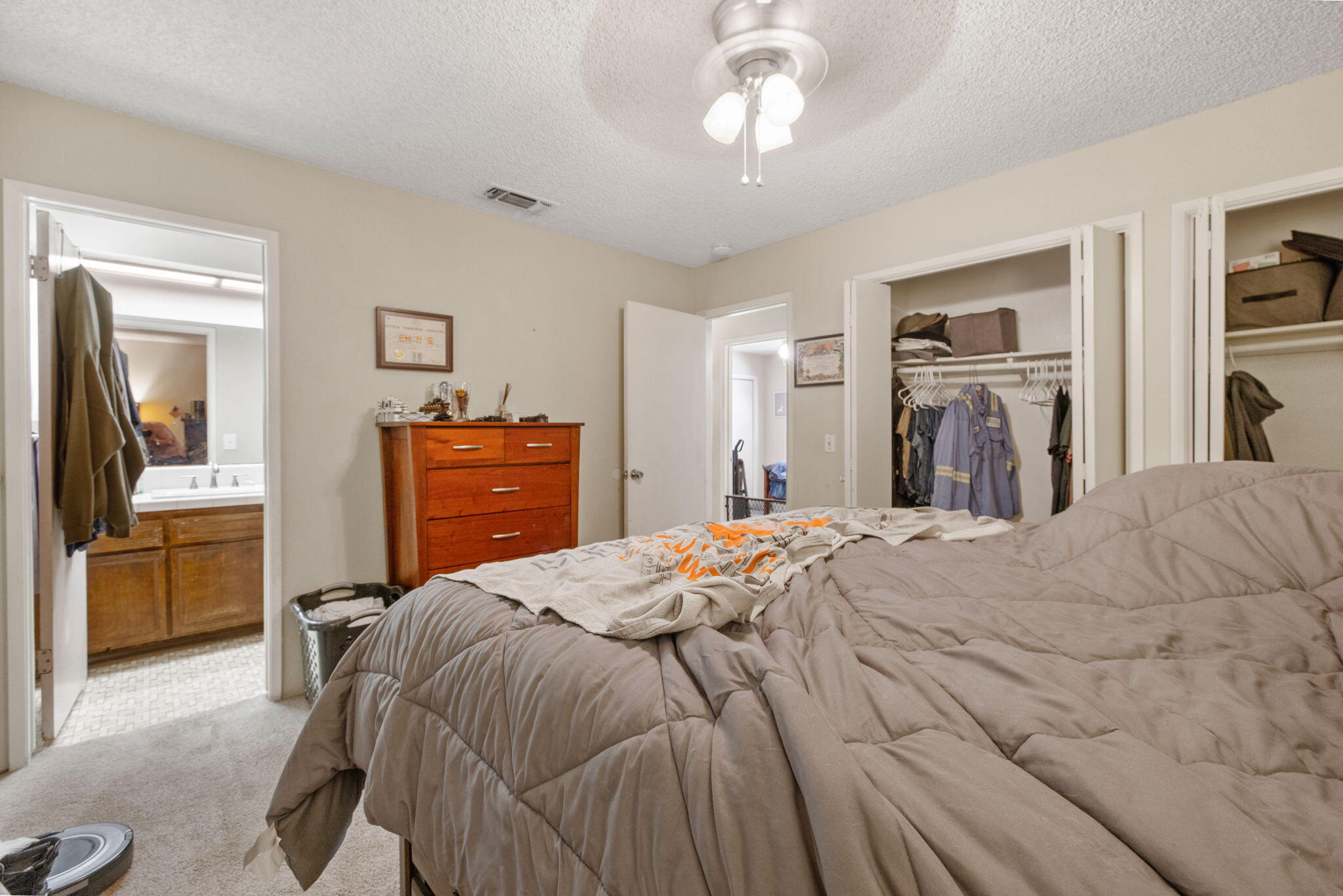 849 S Cindy St, Visalia, CA 93277