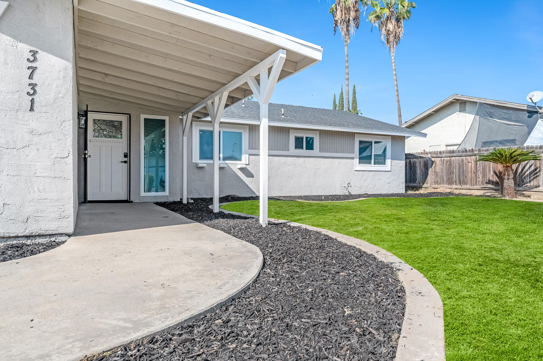 3731 S Mountain Ct, Visalia, CA 93277