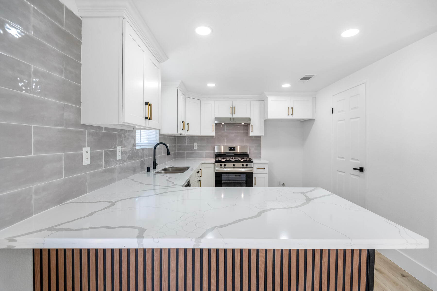 3731 S Mountain Ct, Visalia, CA 93277