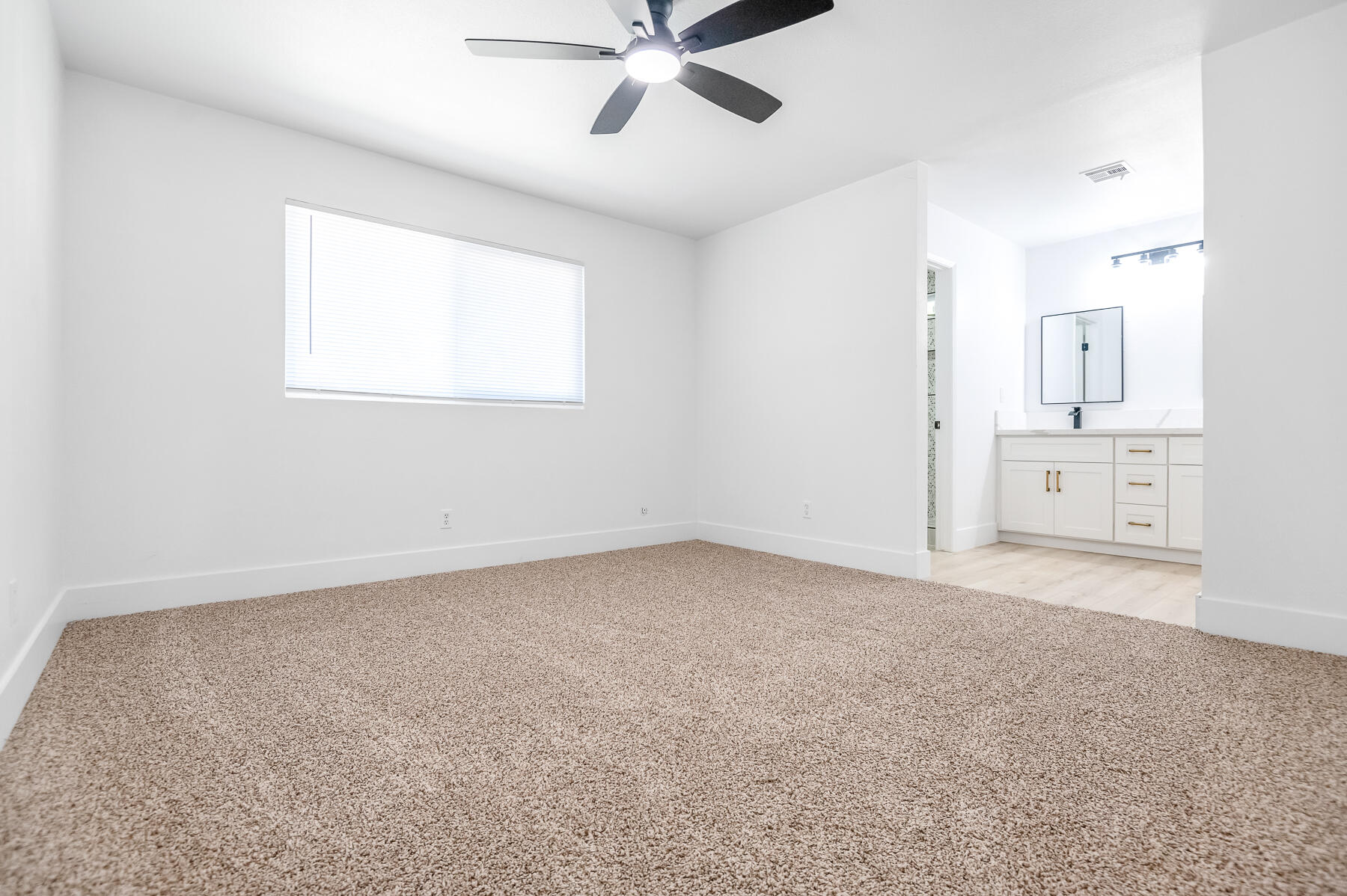 3731 S Mountain Ct, Visalia, CA 93277