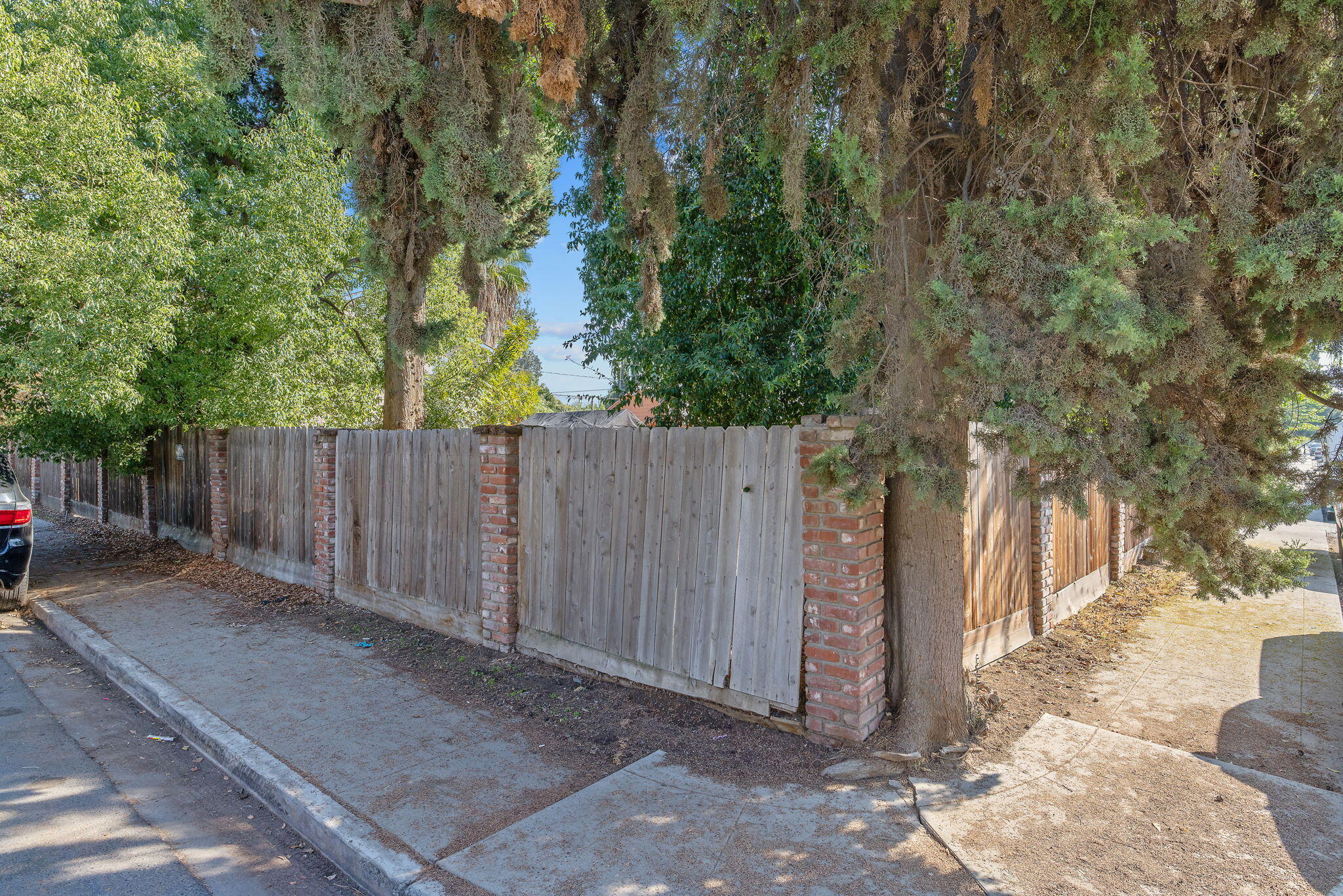 1408 N Park St, Visalia, CA 93291