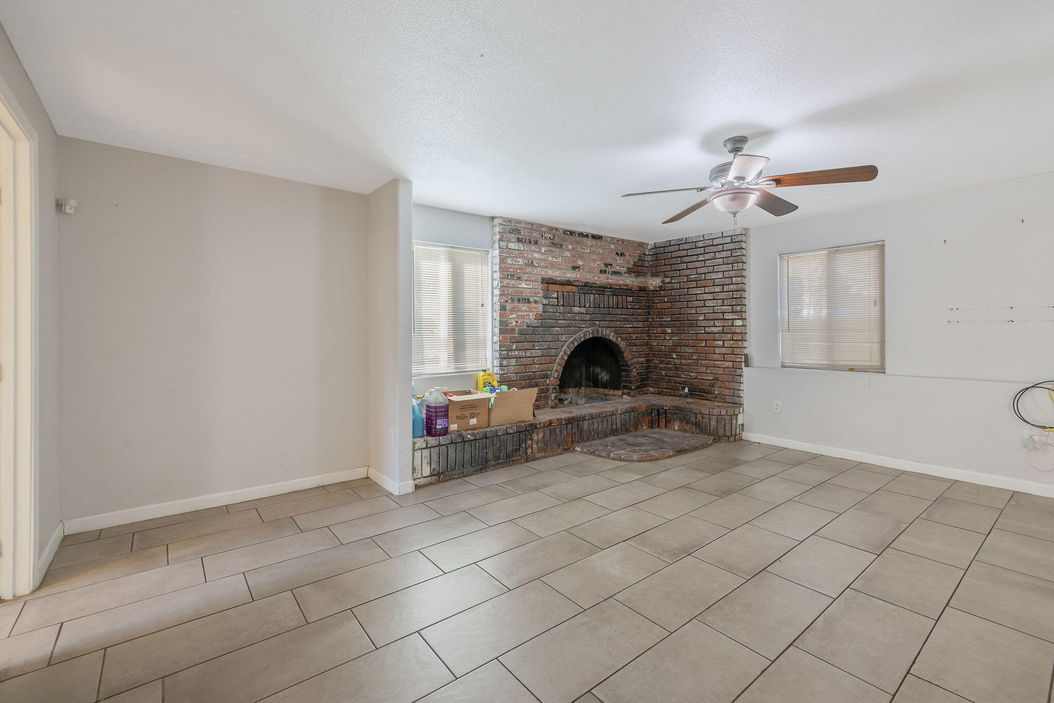 1408 N Park St, Visalia, CA 93291