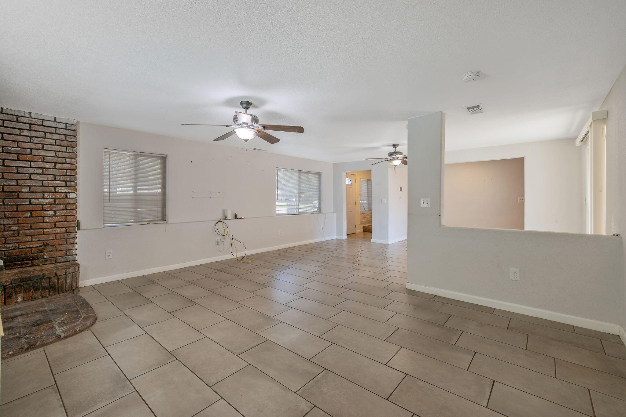 1408 N Park St, Visalia, CA 93291