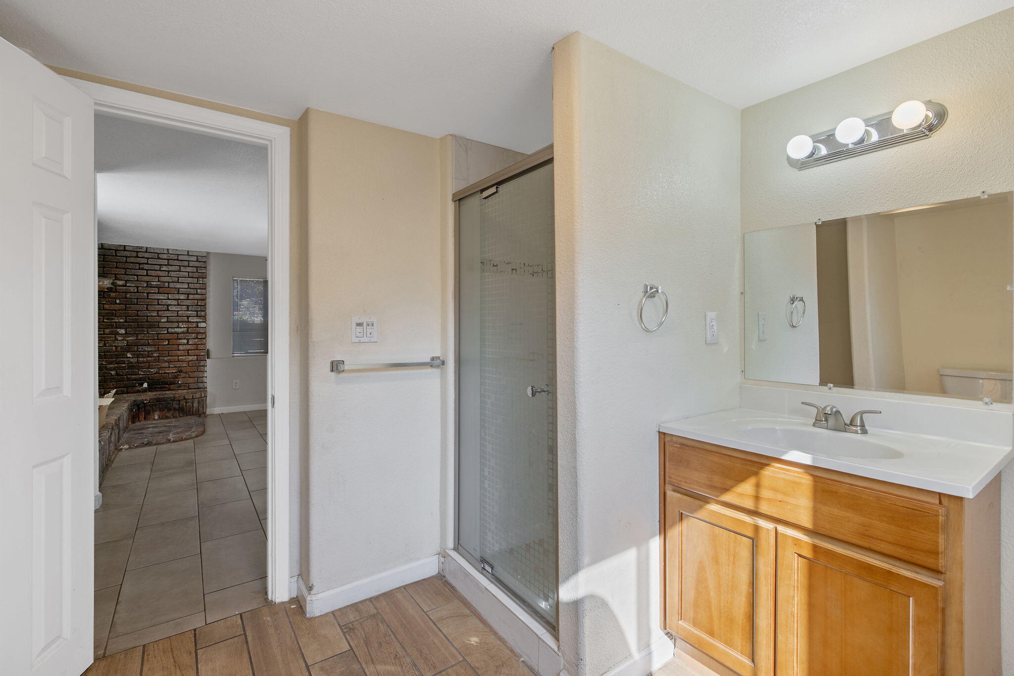 1408 N Park St, Visalia, CA 93291