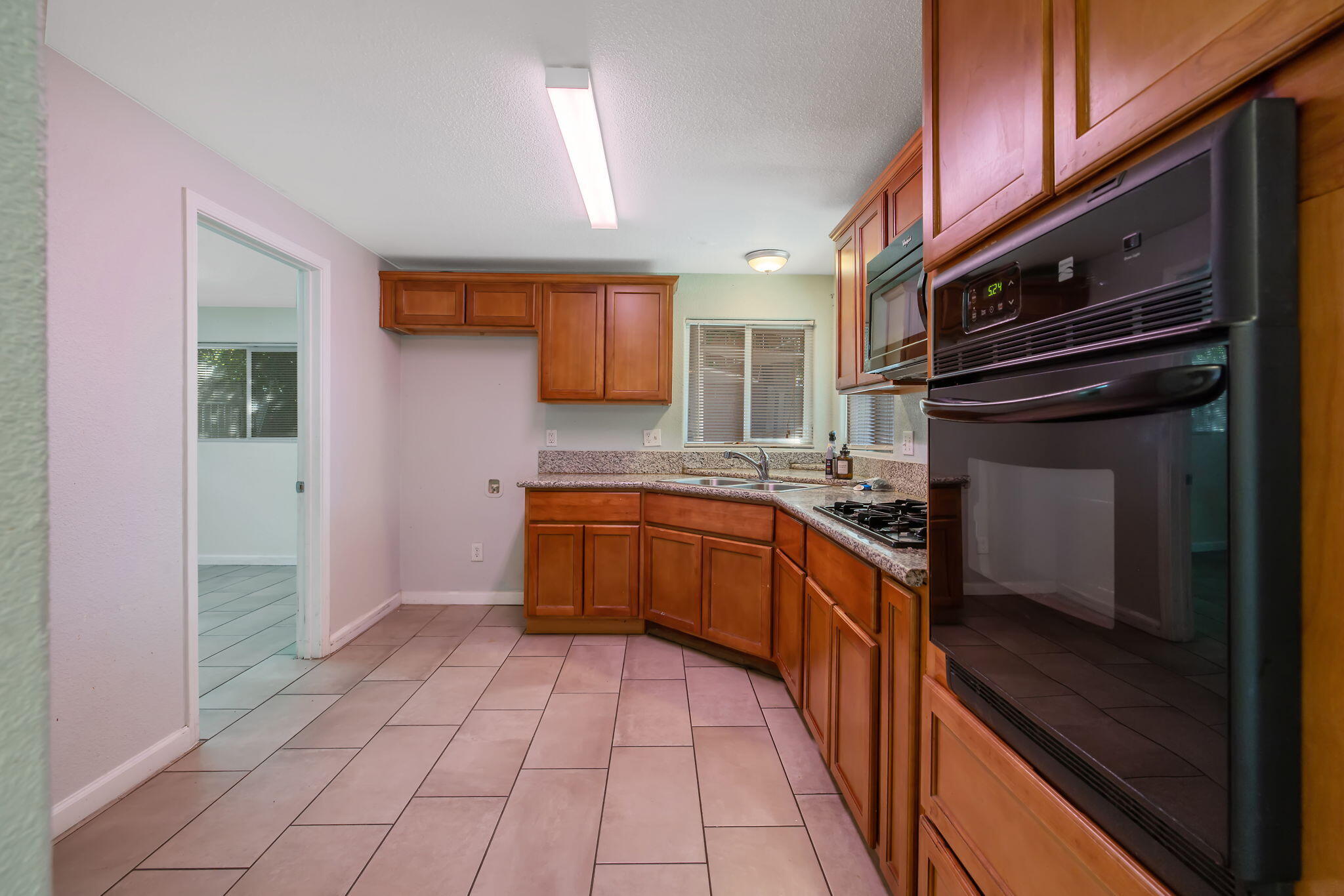 1408 N Park St, Visalia, CA 93291