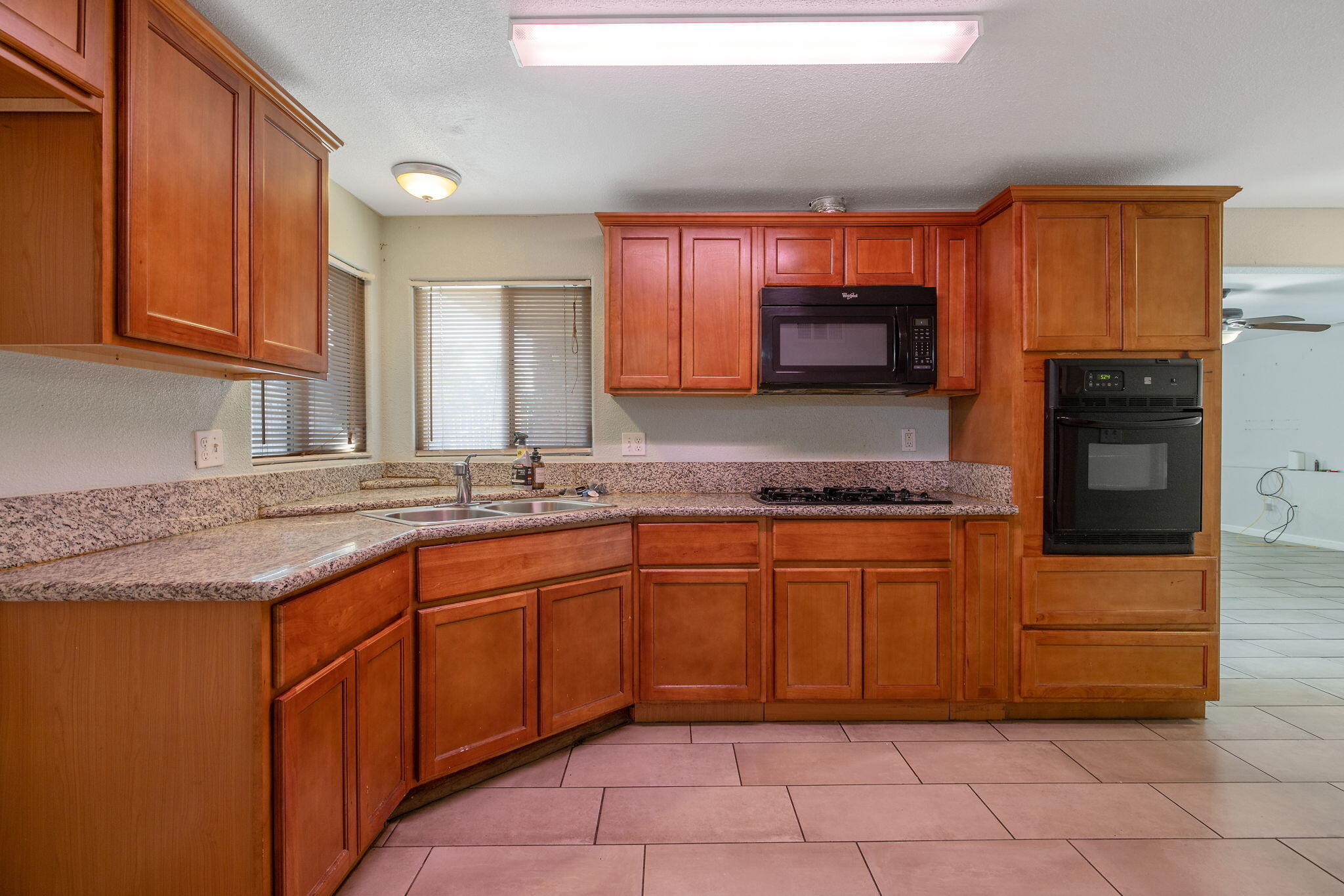 1408 N Park St, Visalia, CA 93291