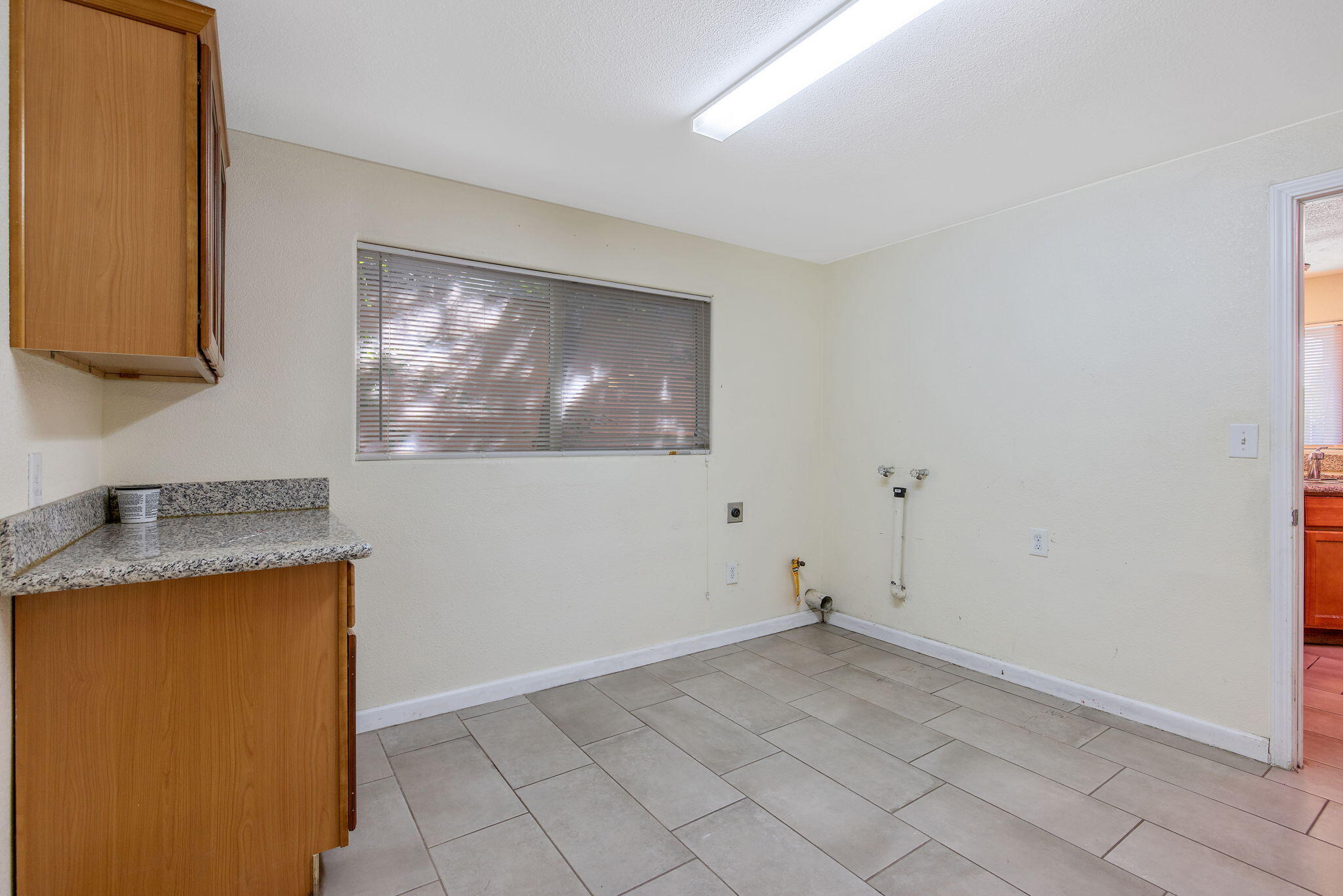 1408 N Park St, Visalia, CA 93291