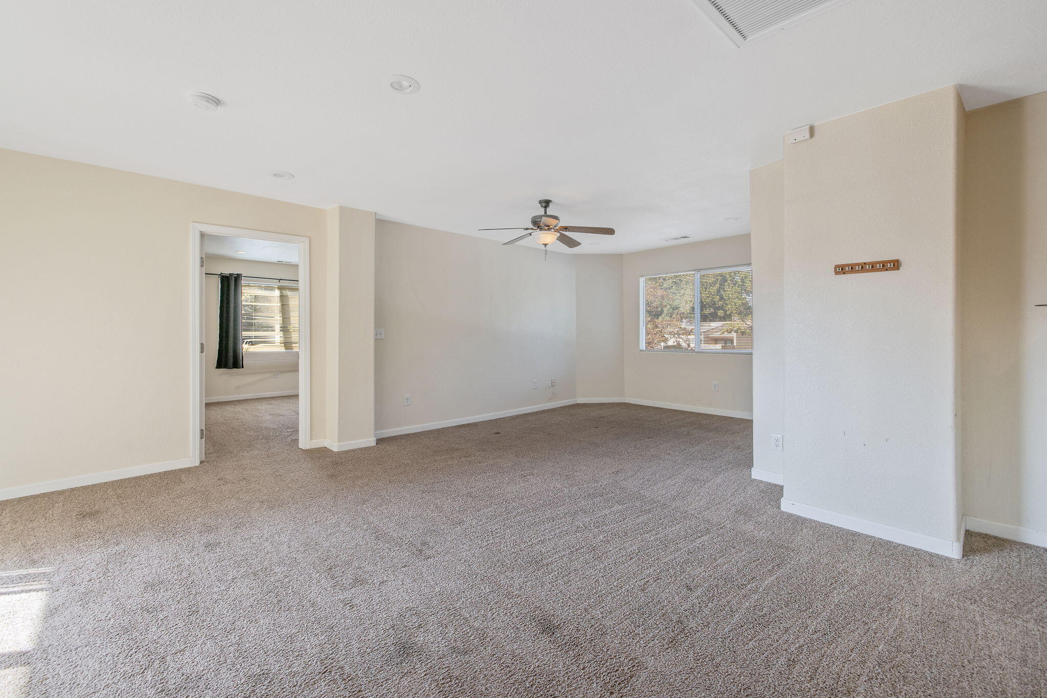 1408 N Park St, Visalia, CA 93291