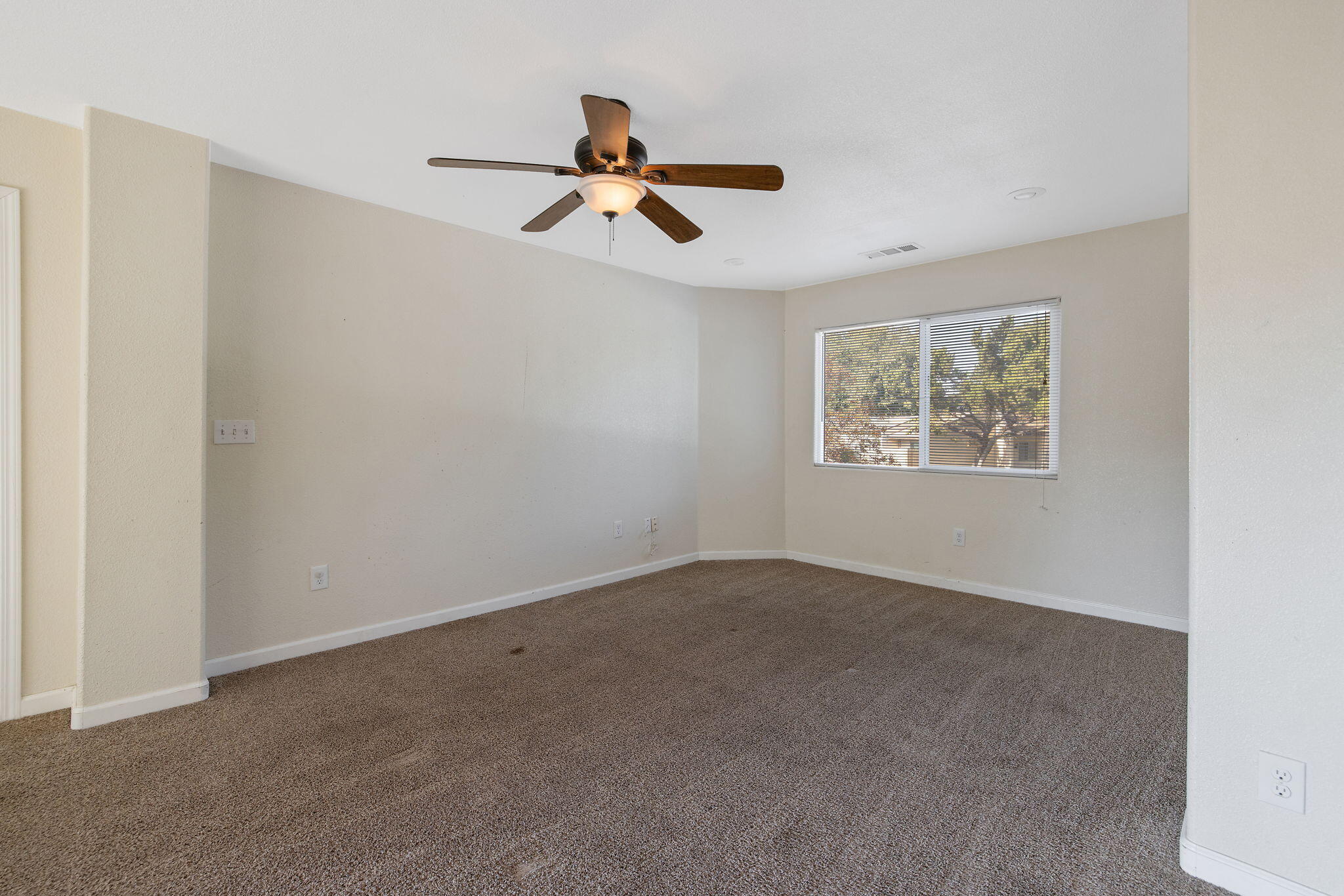 1408 N Park St, Visalia, CA 93291