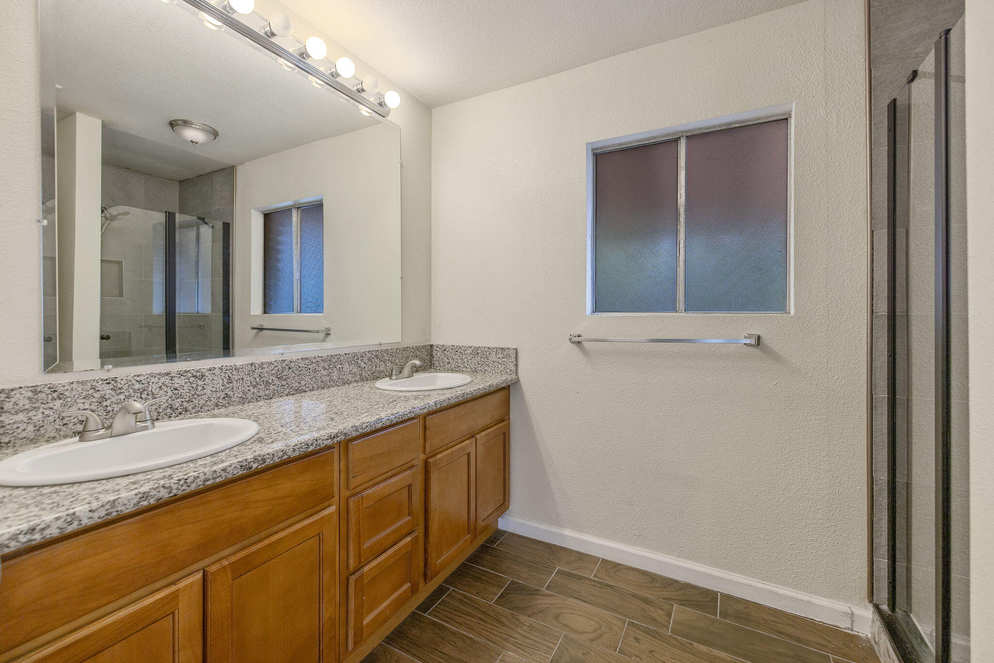 1408 N Park St, Visalia, CA 93291