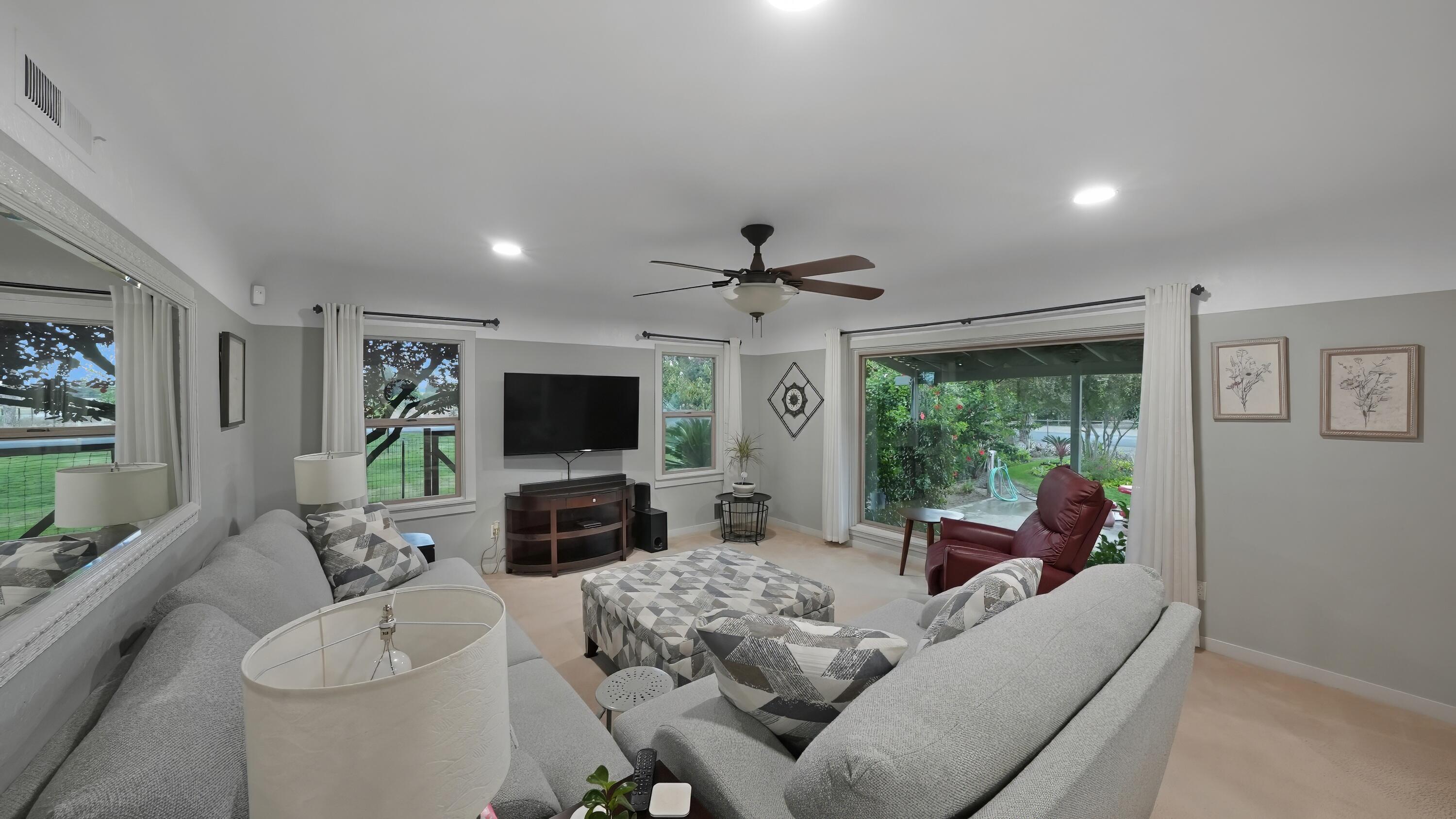 651 S Cornucopia Rd, Exeter, CA 93221