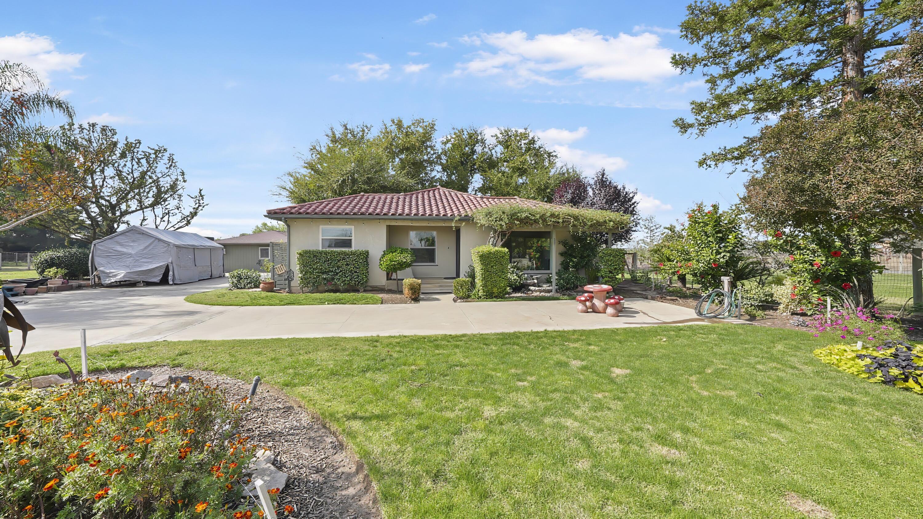 651 S Cornucopia Rd, Exeter, CA 93221