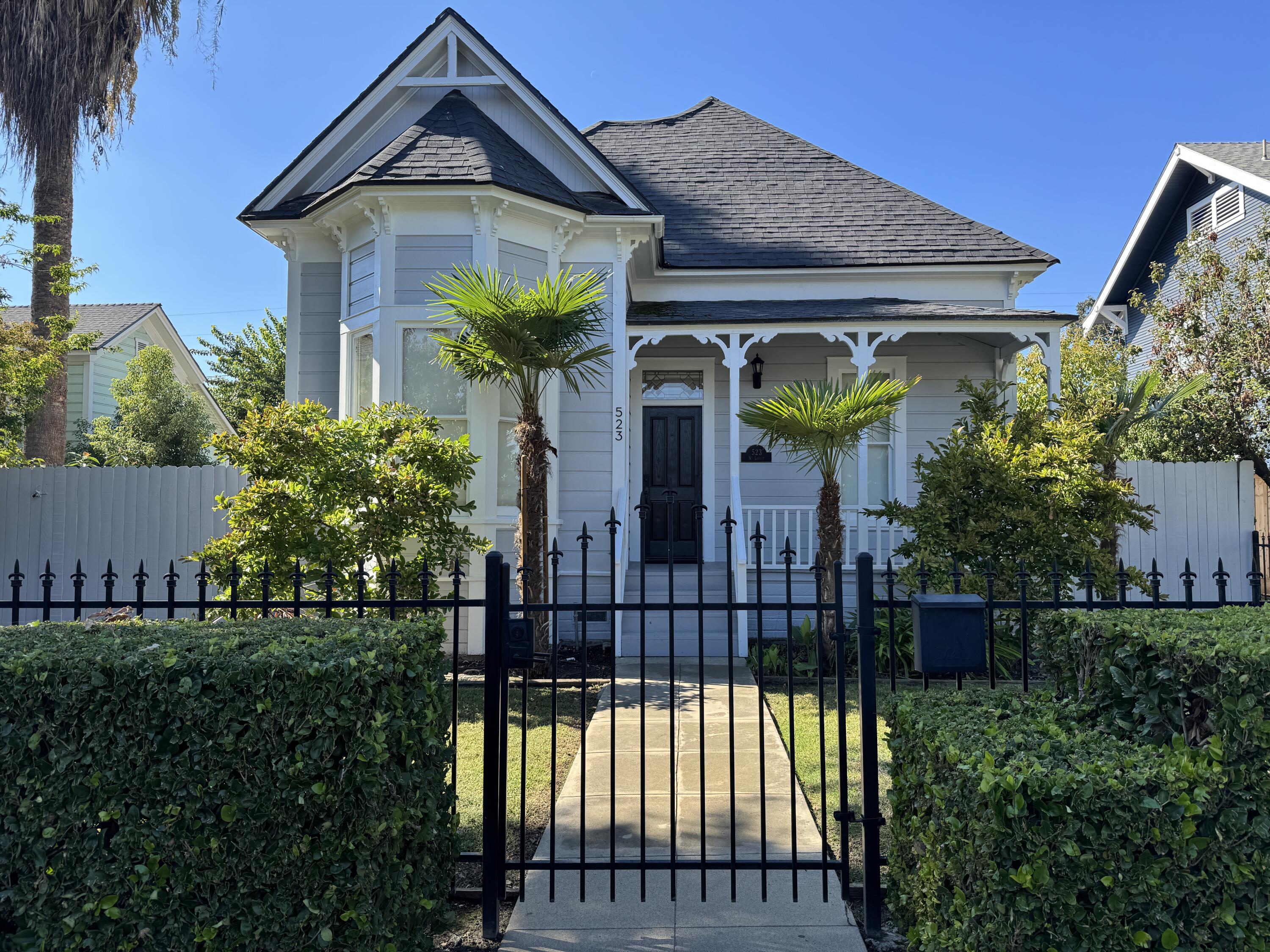 523 N Locust St, Visalia, CA 93291