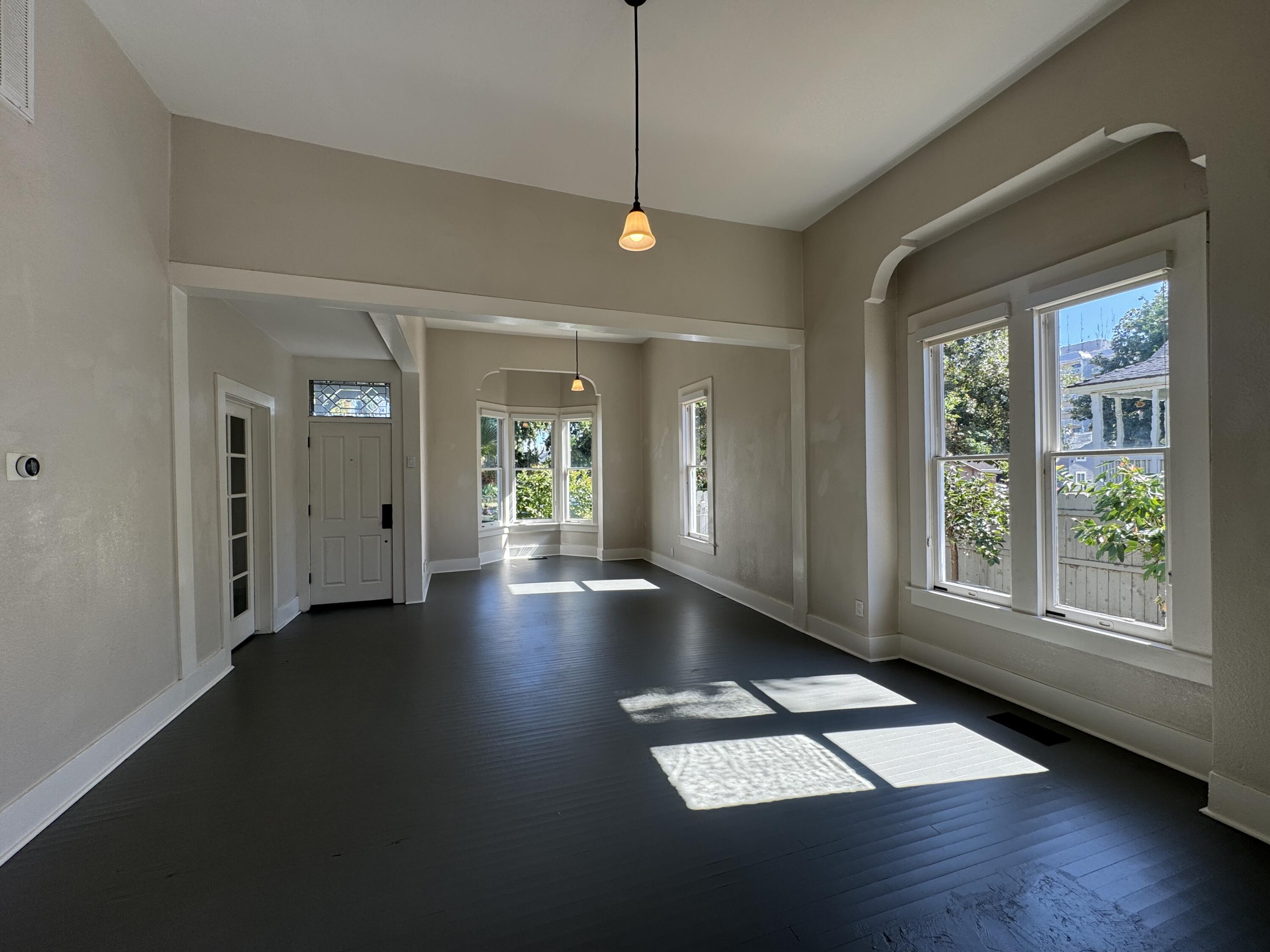 523 N Locust St, Visalia, CA 93291