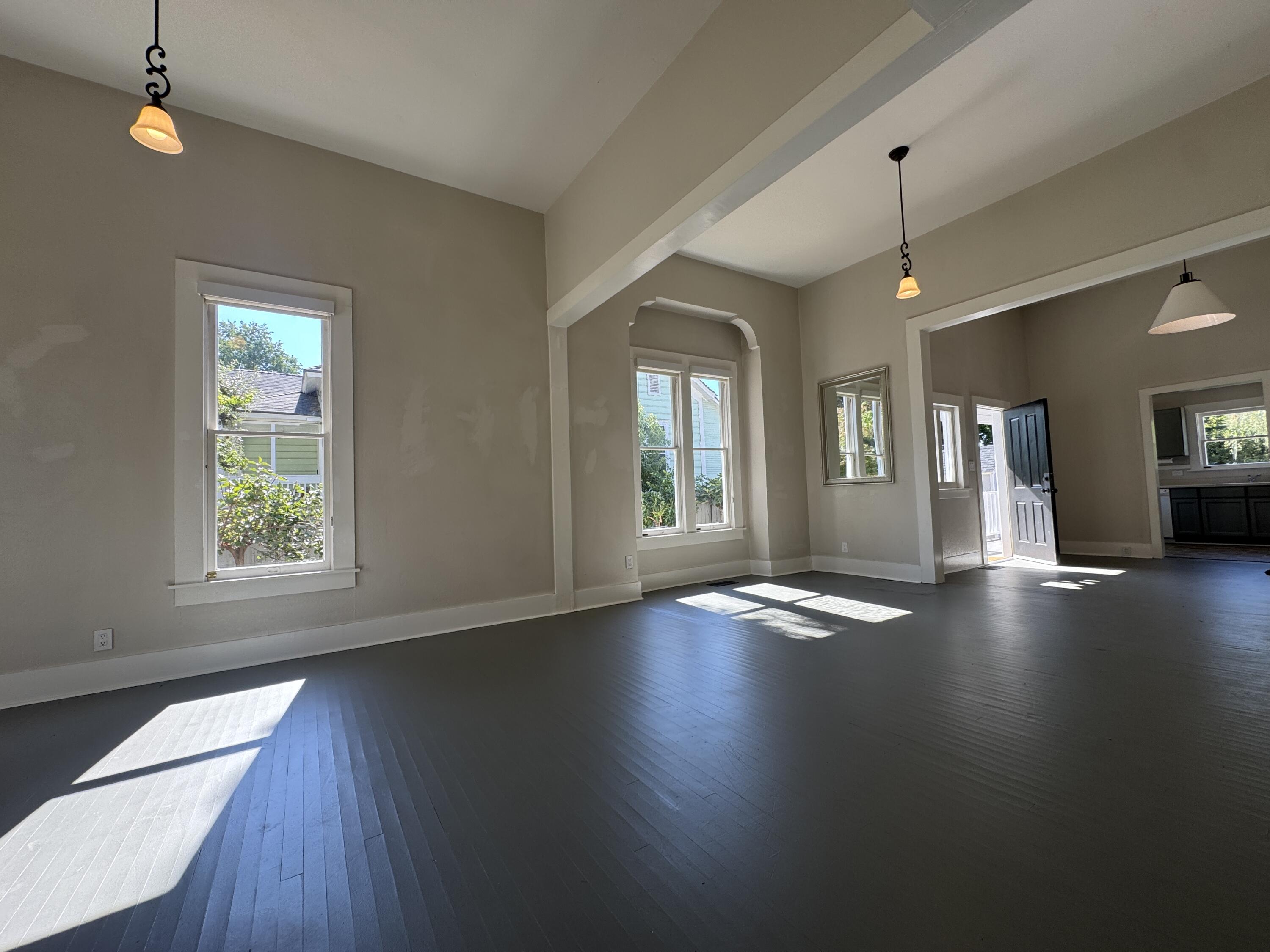 523 N Locust St, Visalia, CA 93291