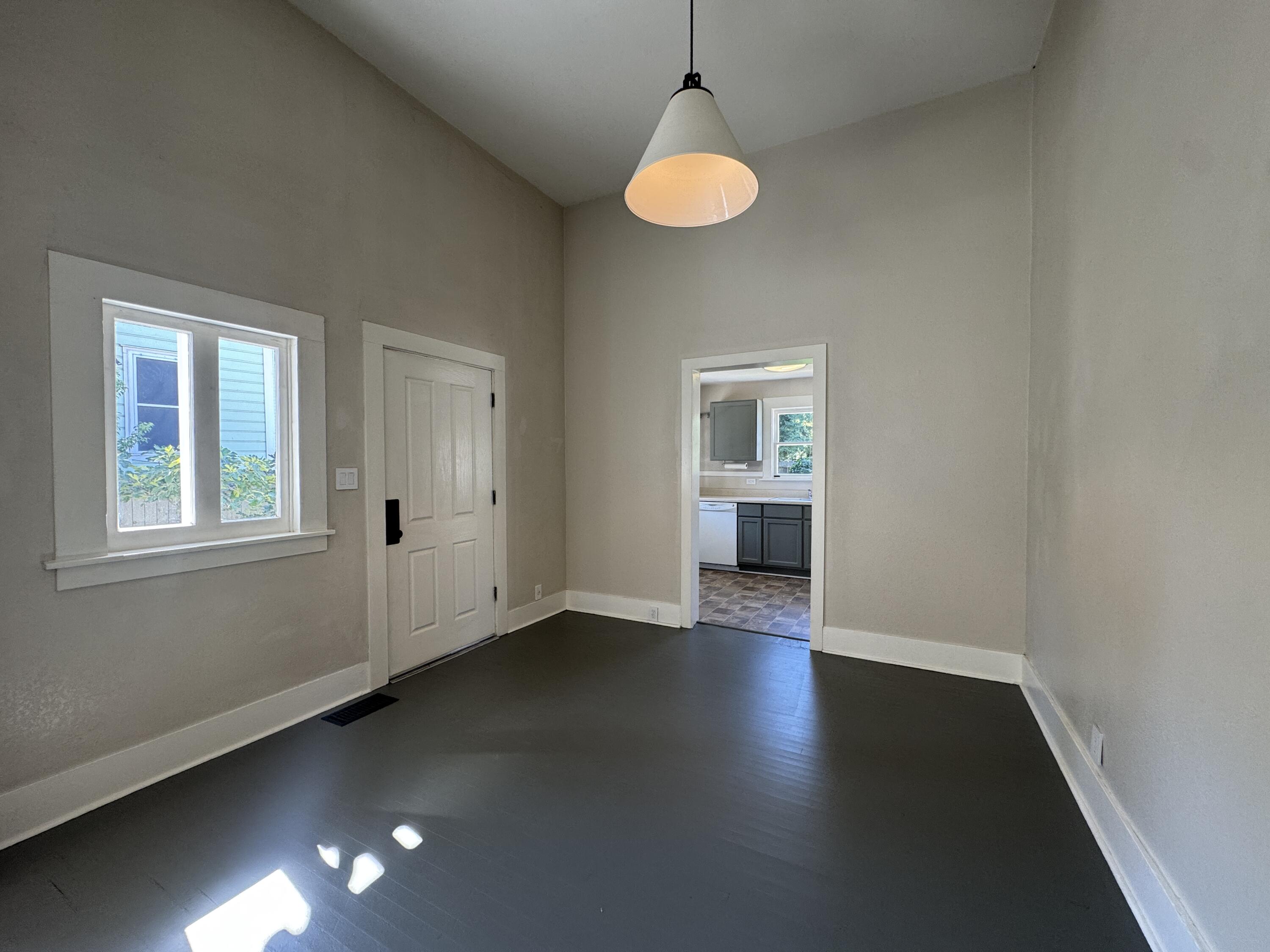 523 N Locust St, Visalia, CA 93291