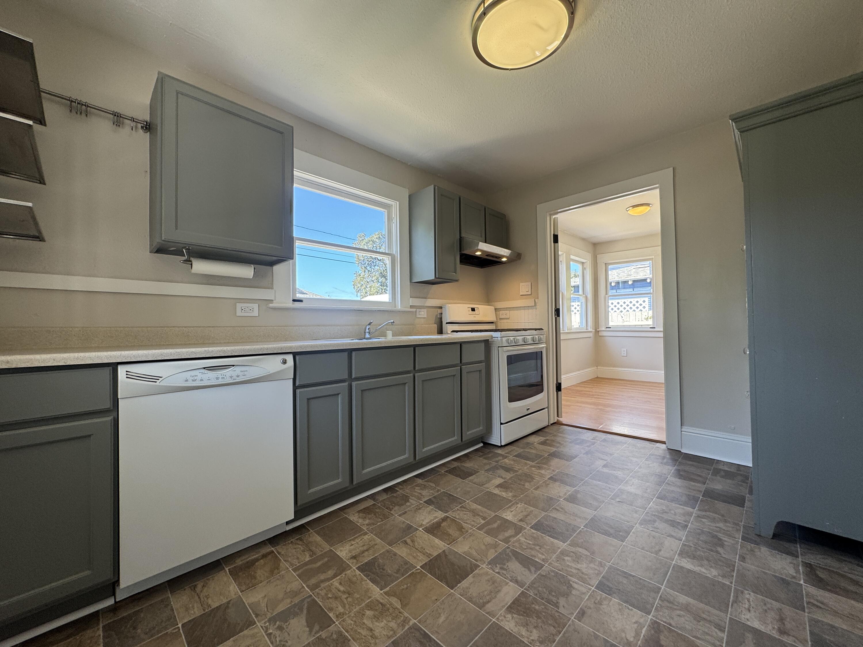 523 N Locust St, Visalia, CA 93291