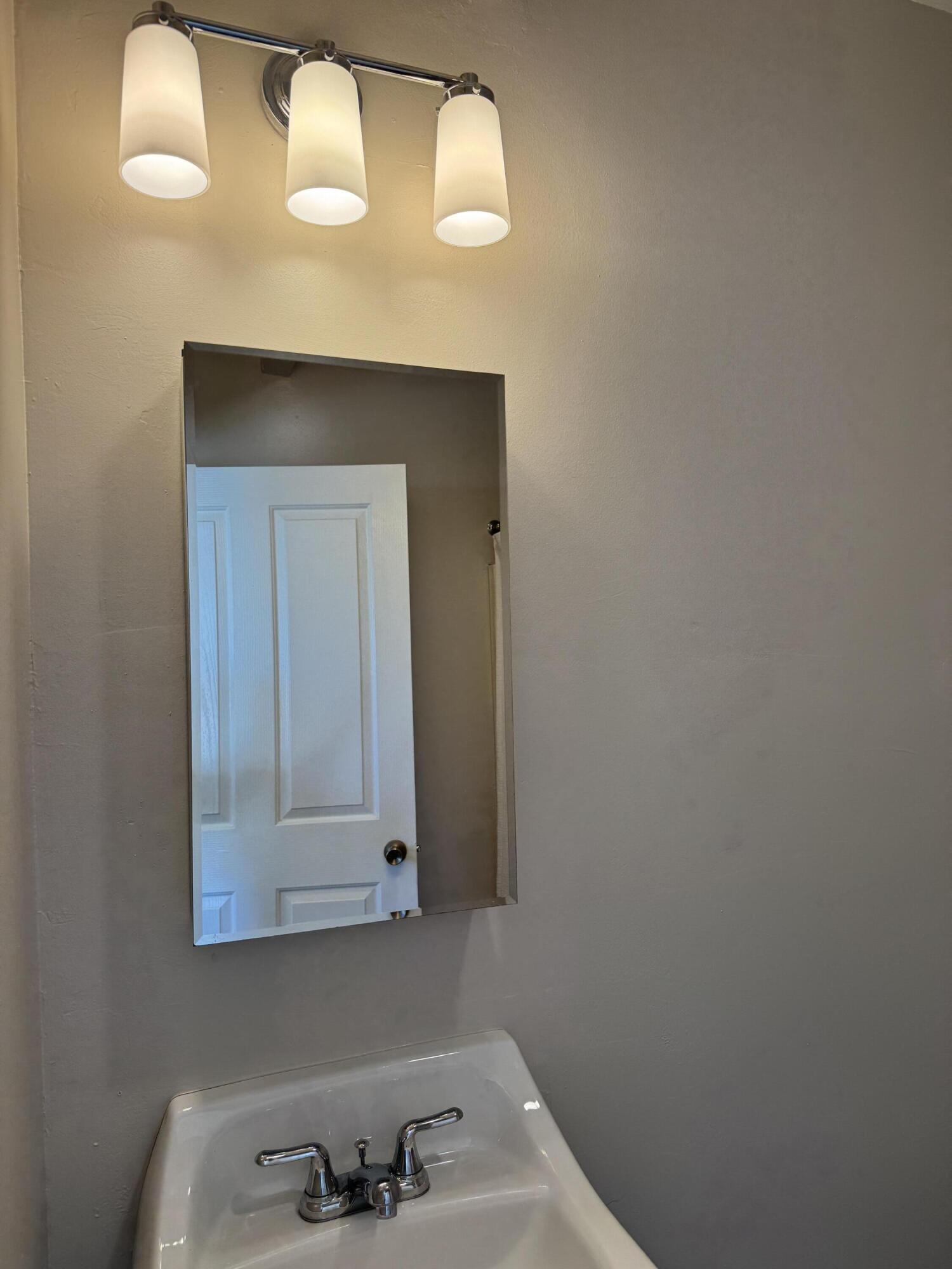 523 N Locust St, Visalia, CA 93291