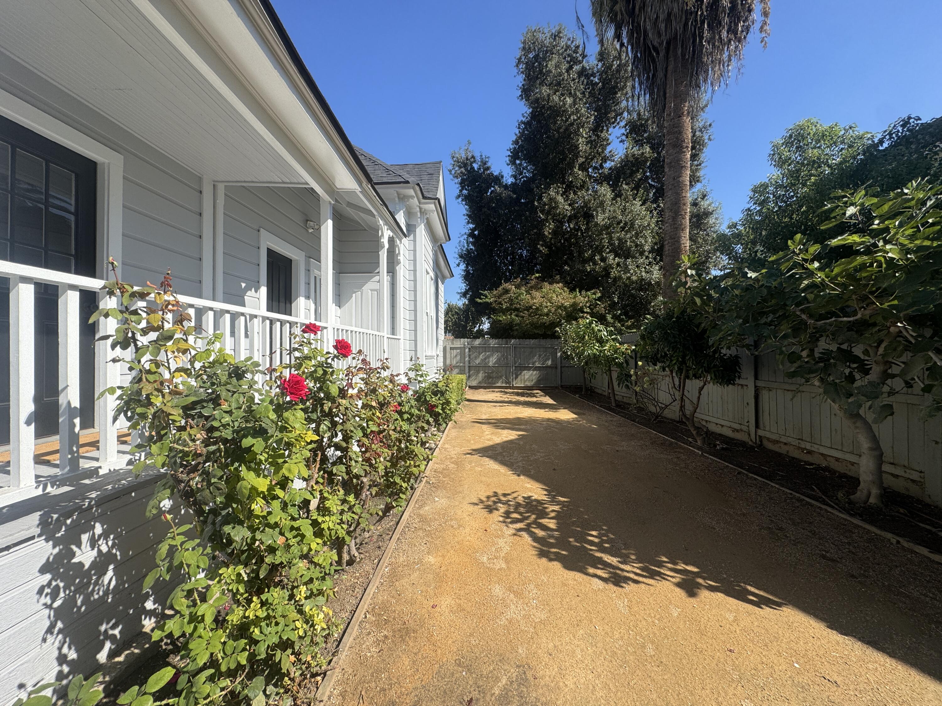 523 N Locust St, Visalia, CA 93291