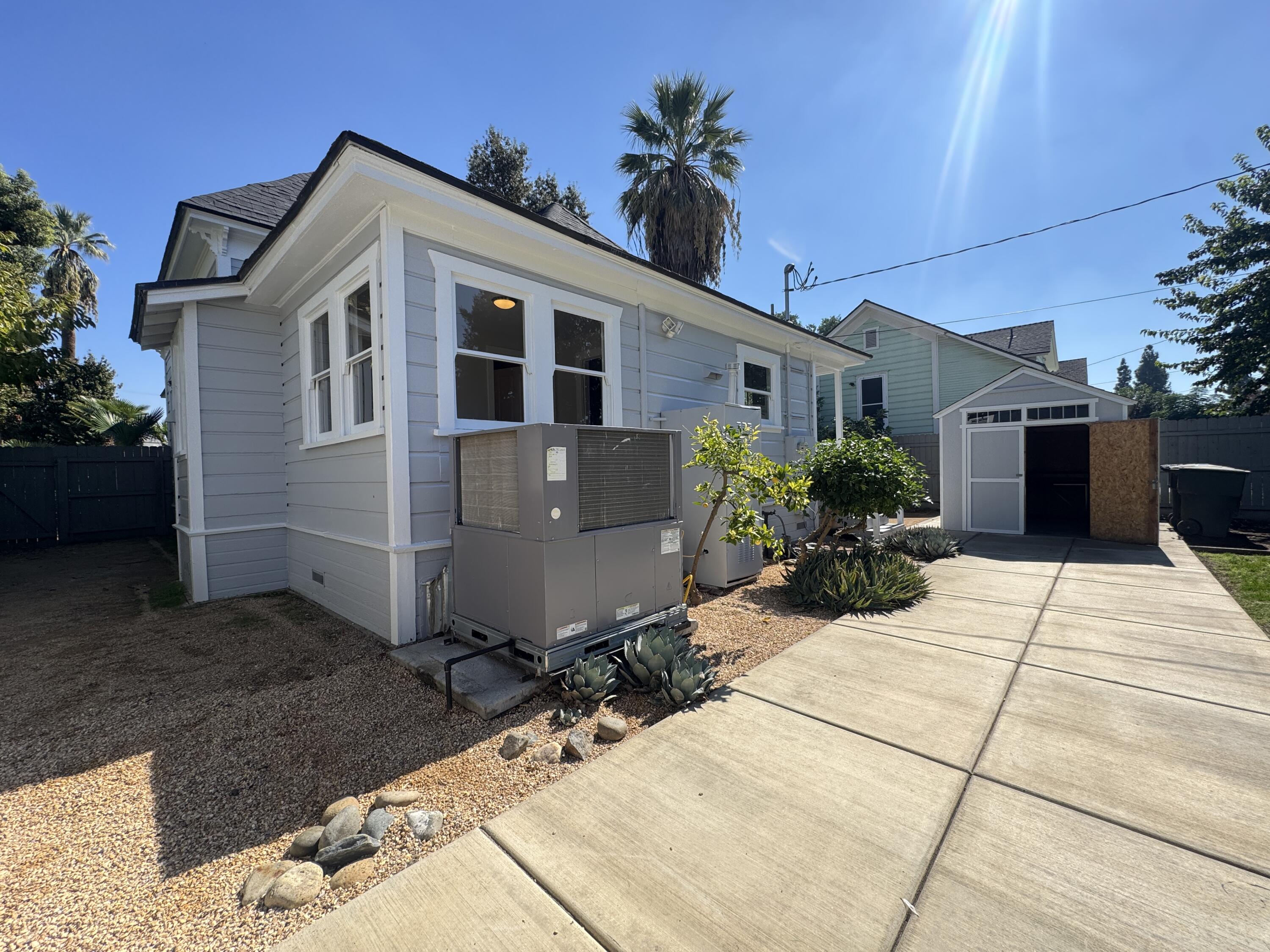 523 N Locust St, Visalia, CA 93291