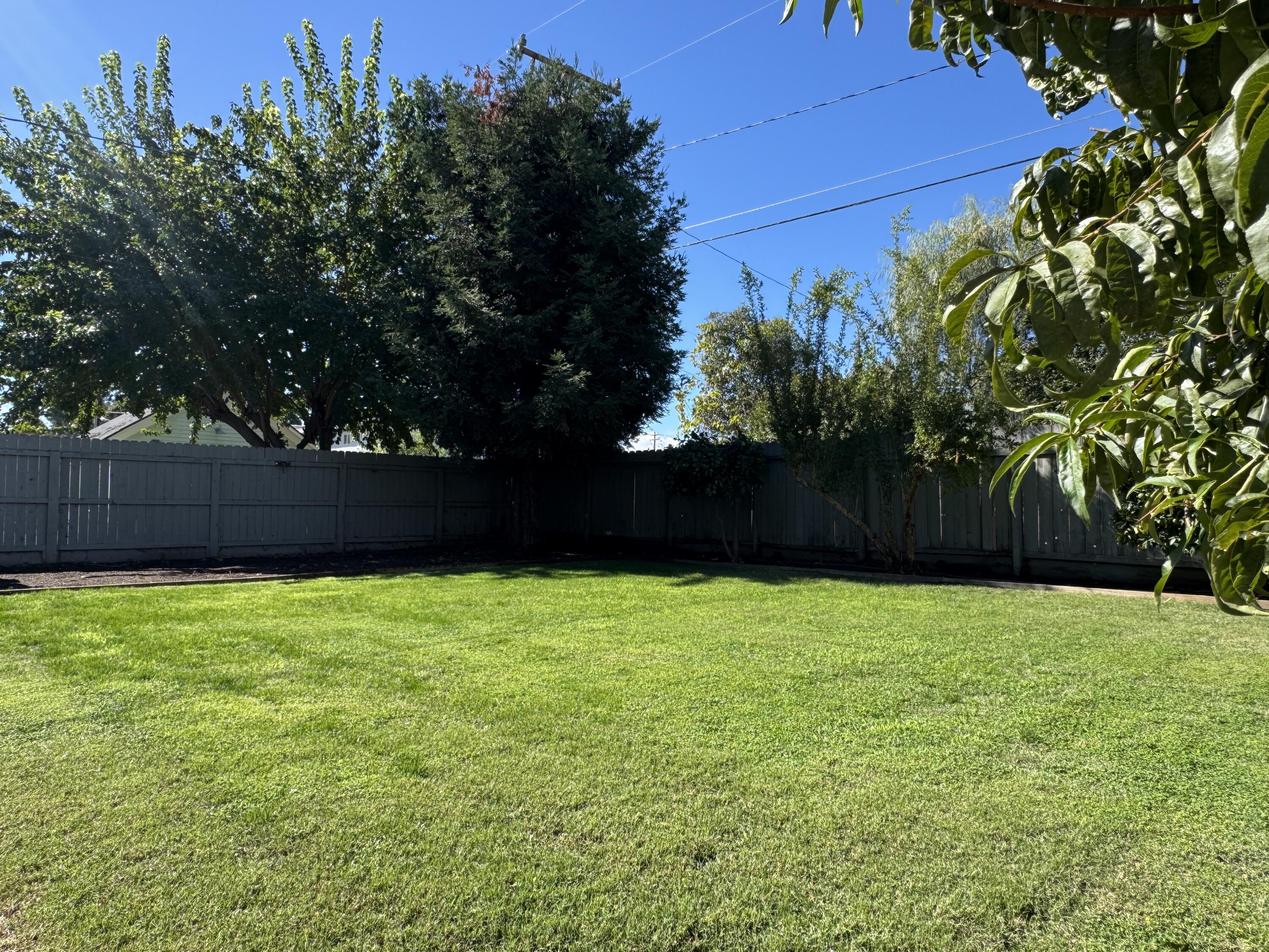 523 N Locust St, Visalia, CA 93291