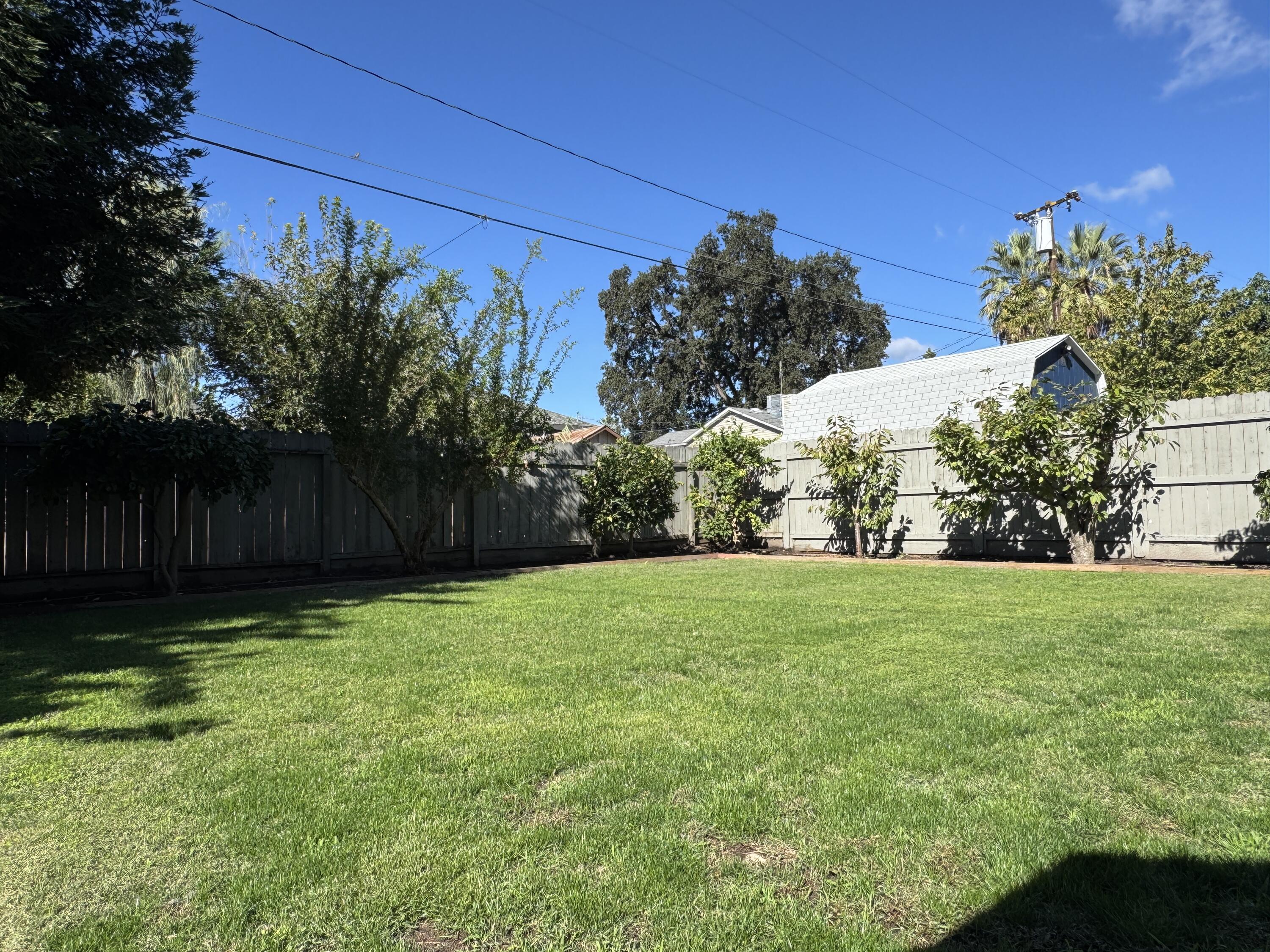 523 N Locust St, Visalia, CA 93291