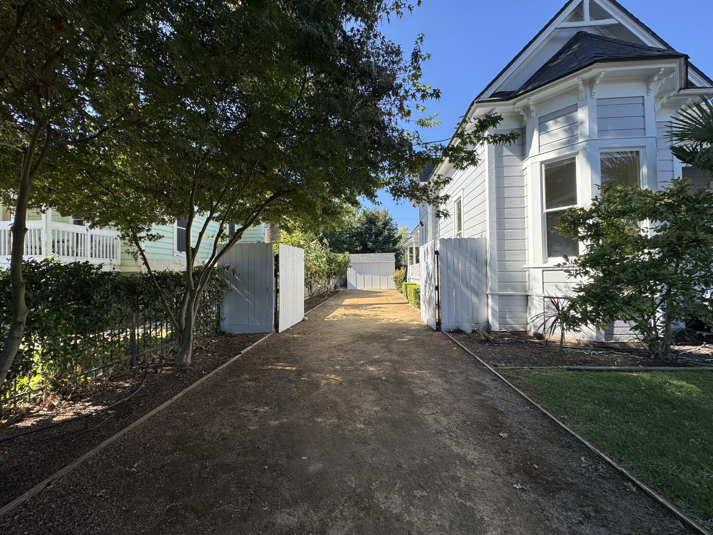 523 N Locust St, Visalia, CA 93291