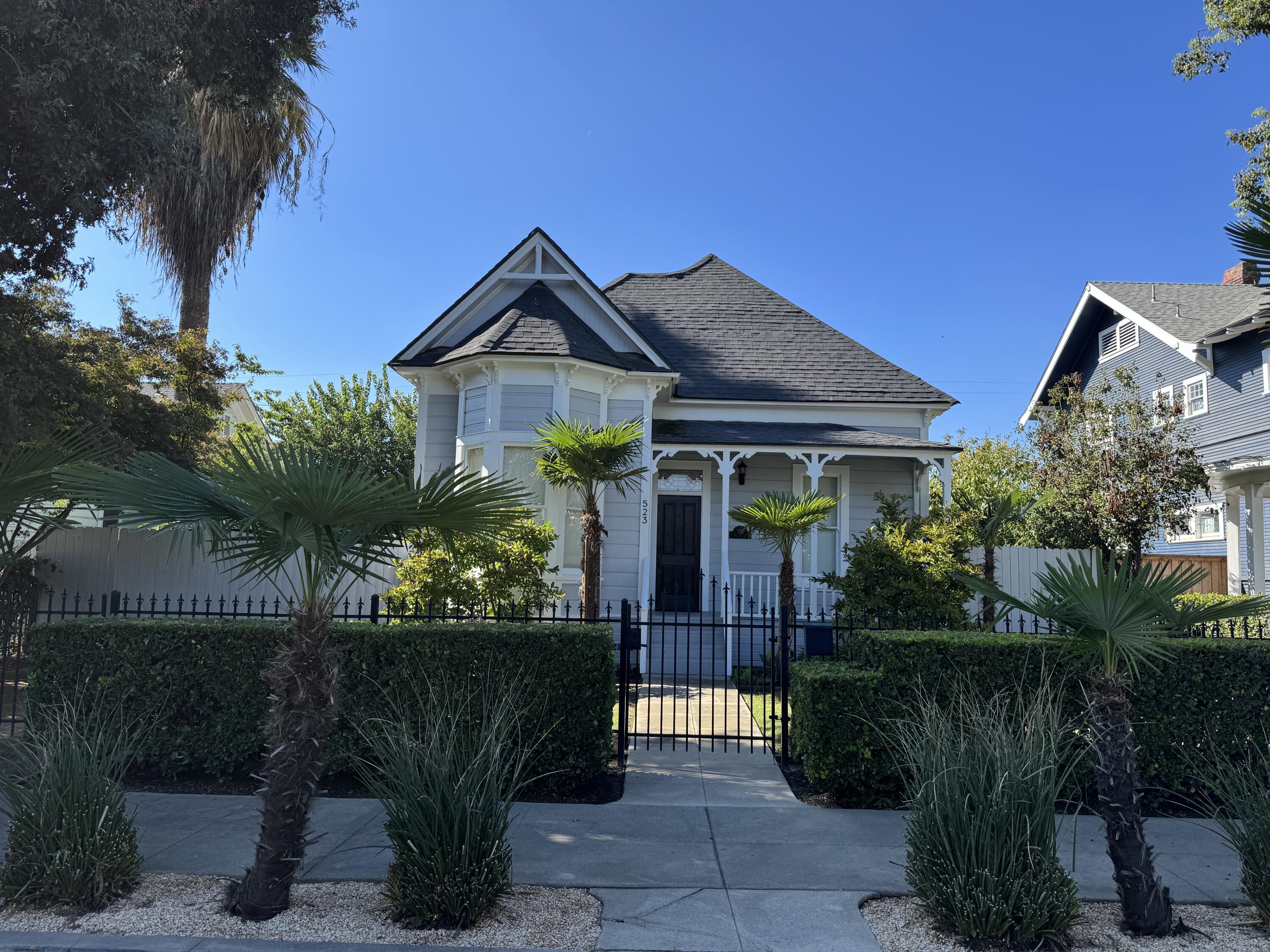 523 N Locust St, Visalia, CA 93291