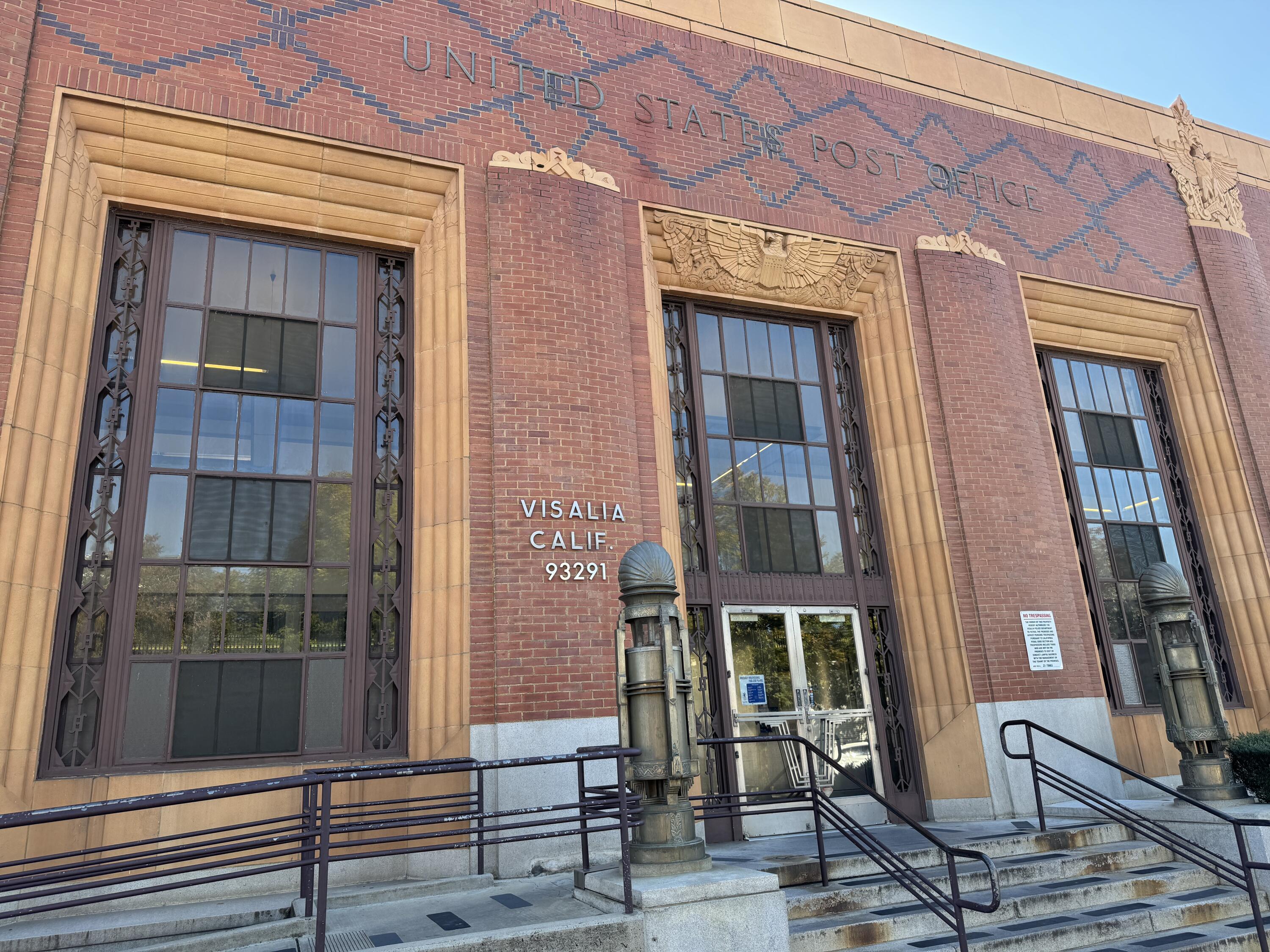 523 N Locust St, Visalia, CA 93291