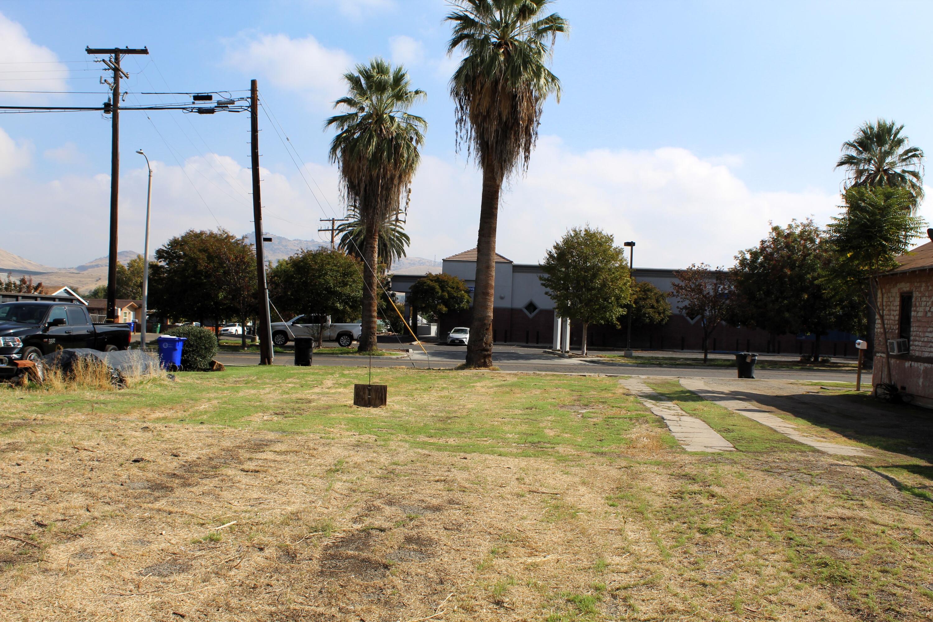 431 N Sunnyside St, Porterville, CA 93257