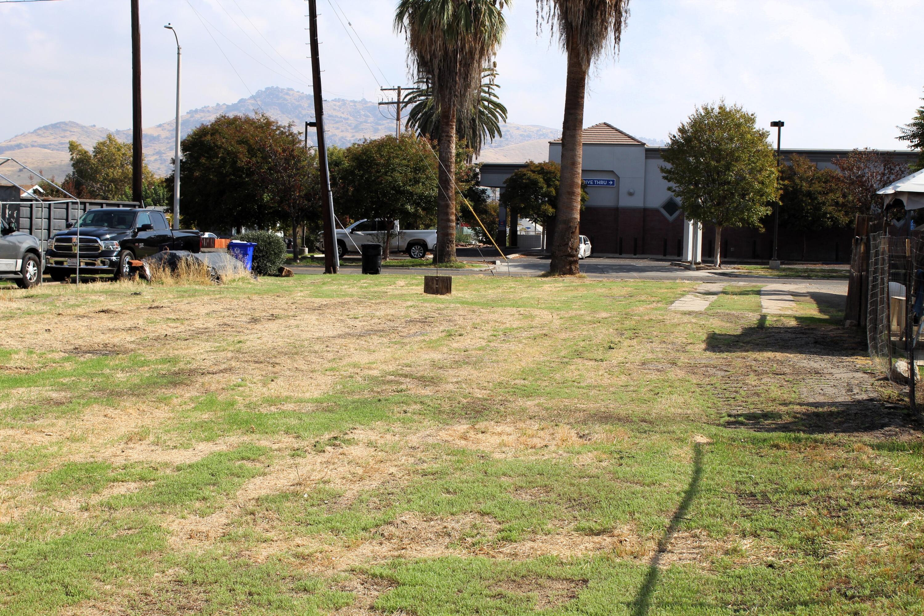 431 N Sunnyside St, Porterville, CA 93257