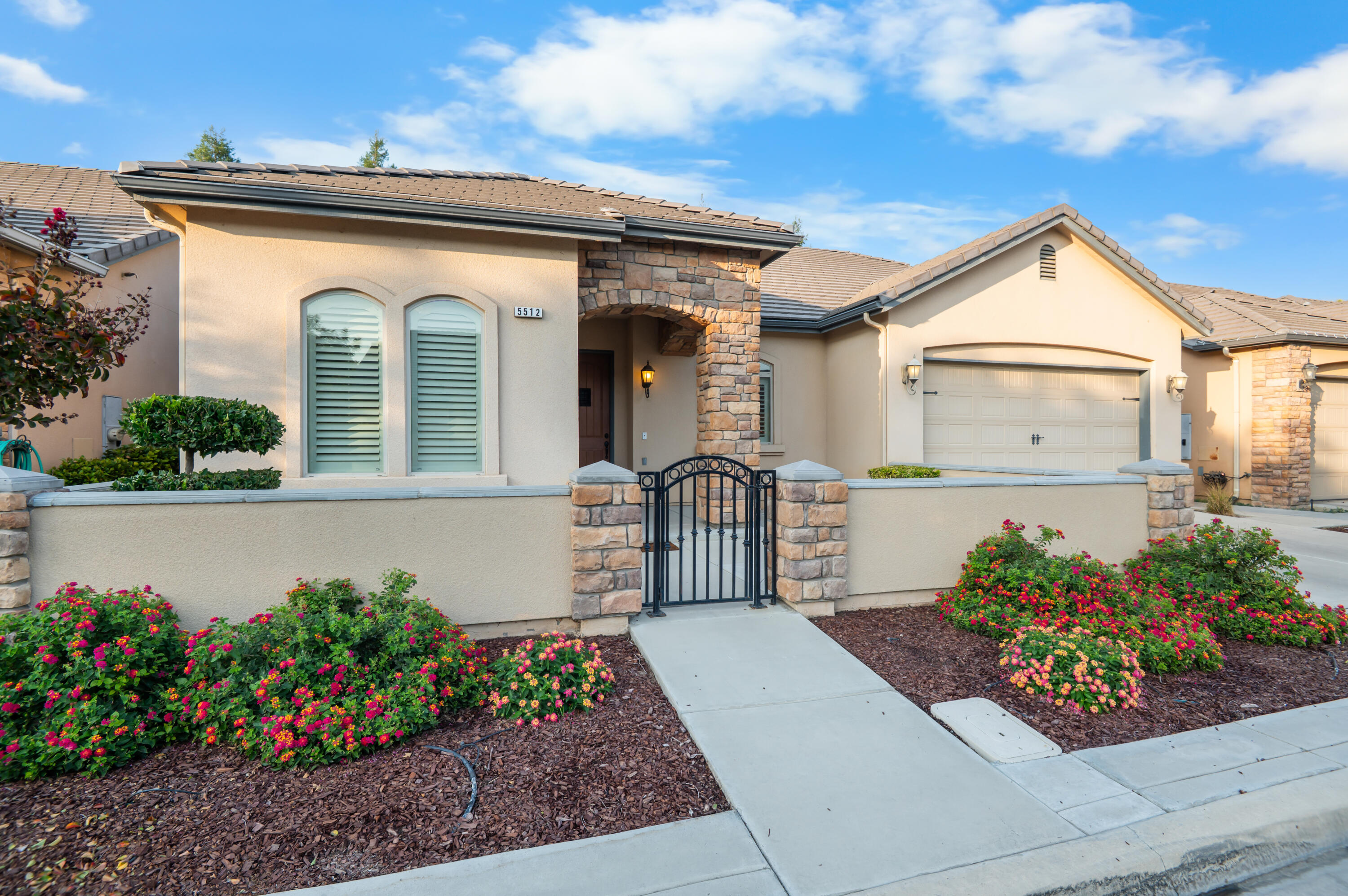 5512 W Orchard Ave, Visalia, CA 93277