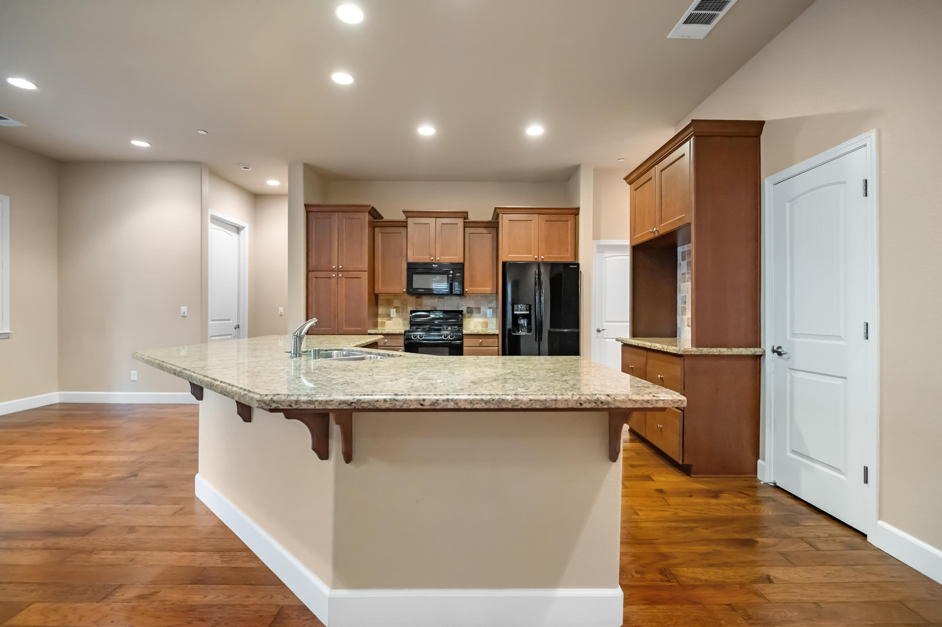 5512 W Orchard Ave, Visalia, CA 93277