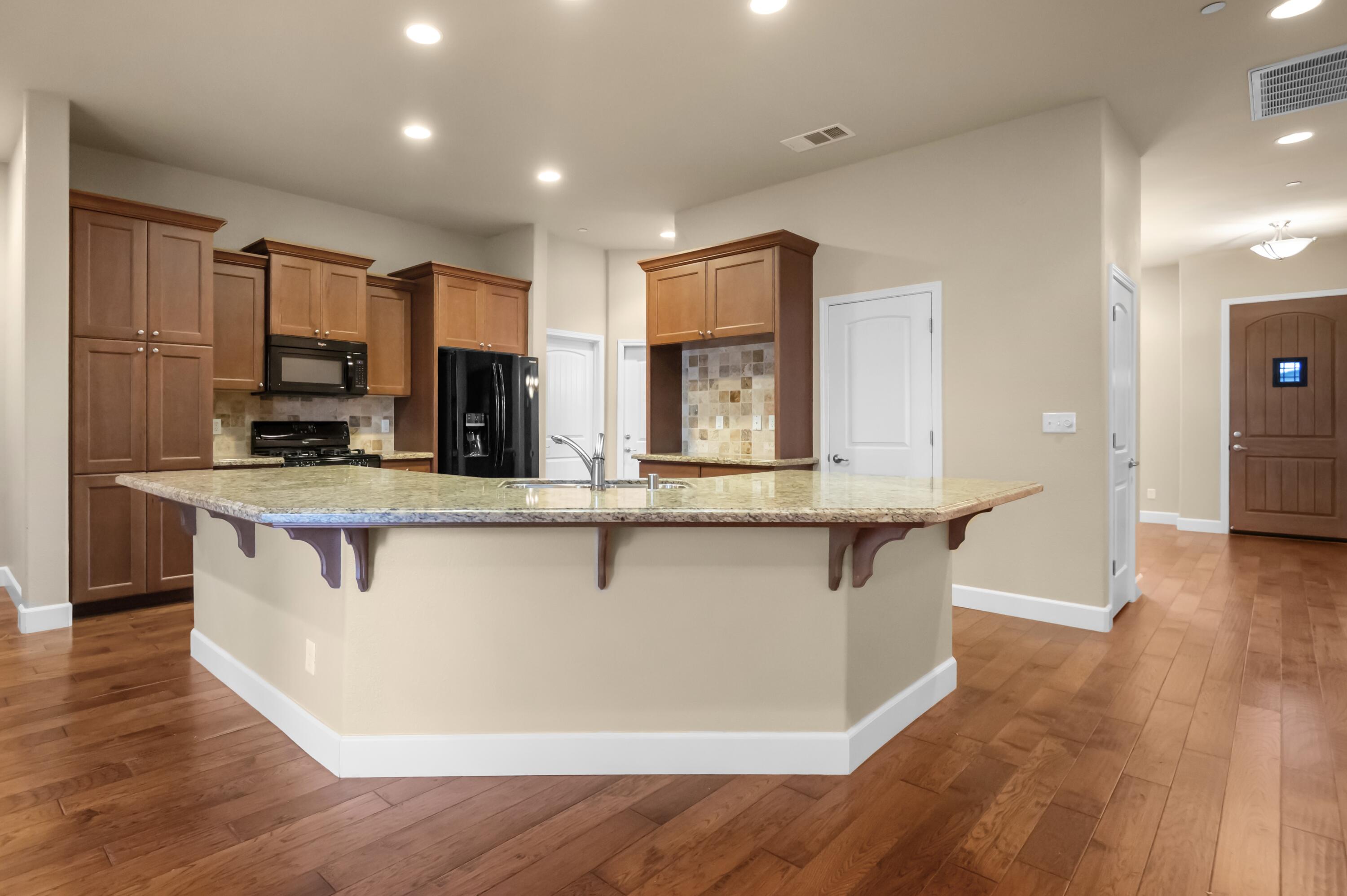 5512 W Orchard Ave, Visalia, CA 93277